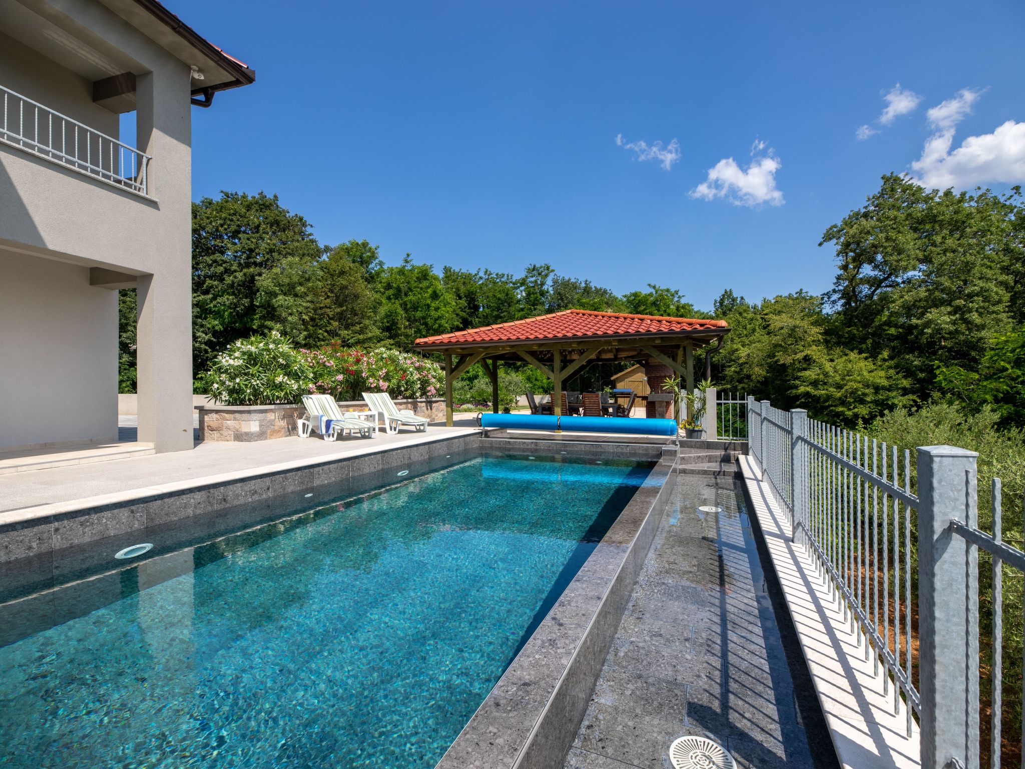 Vila Ema mit Meerblick-Drinnen