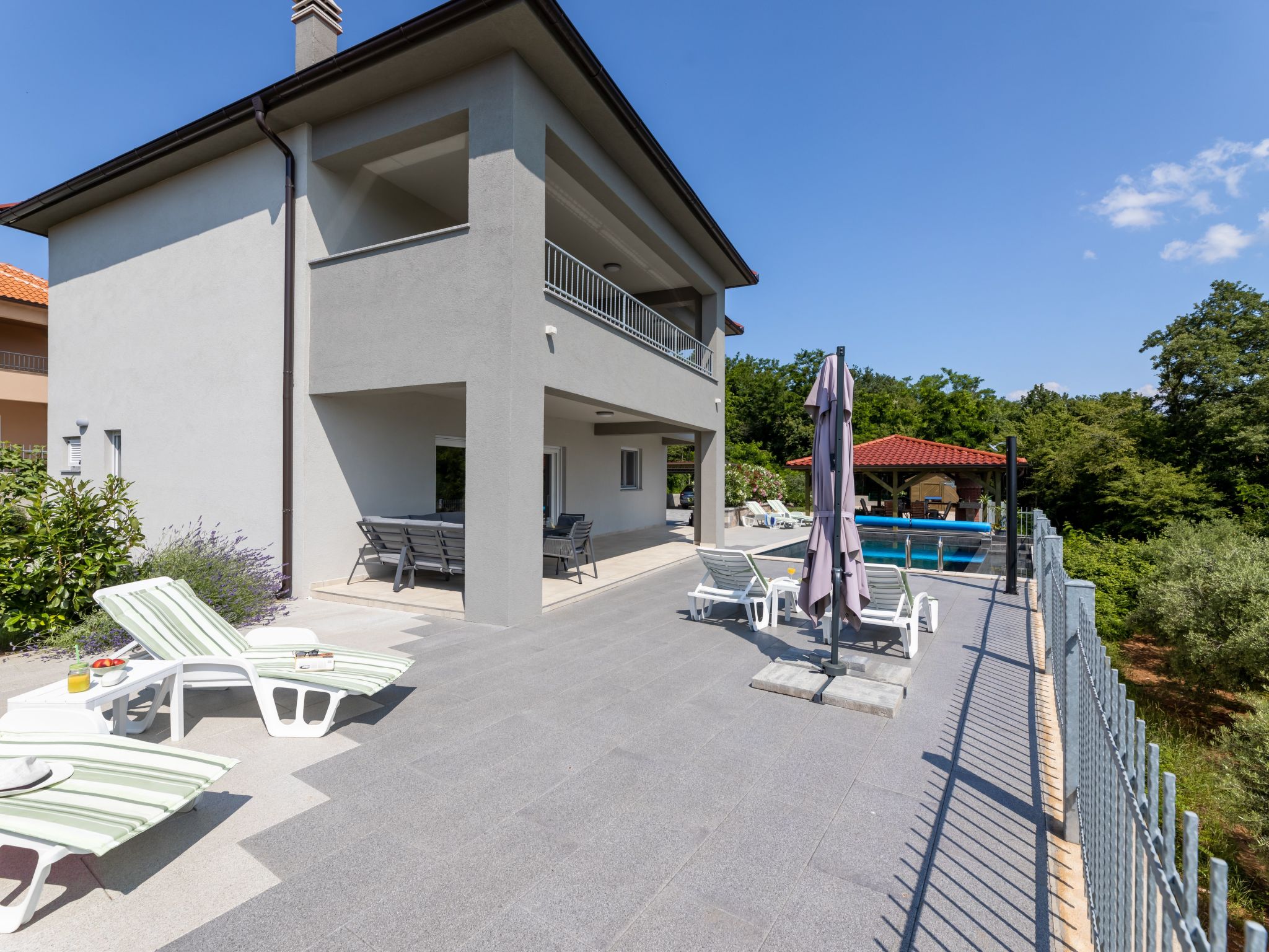 Vila Ema mit Meerblick-Drinnen