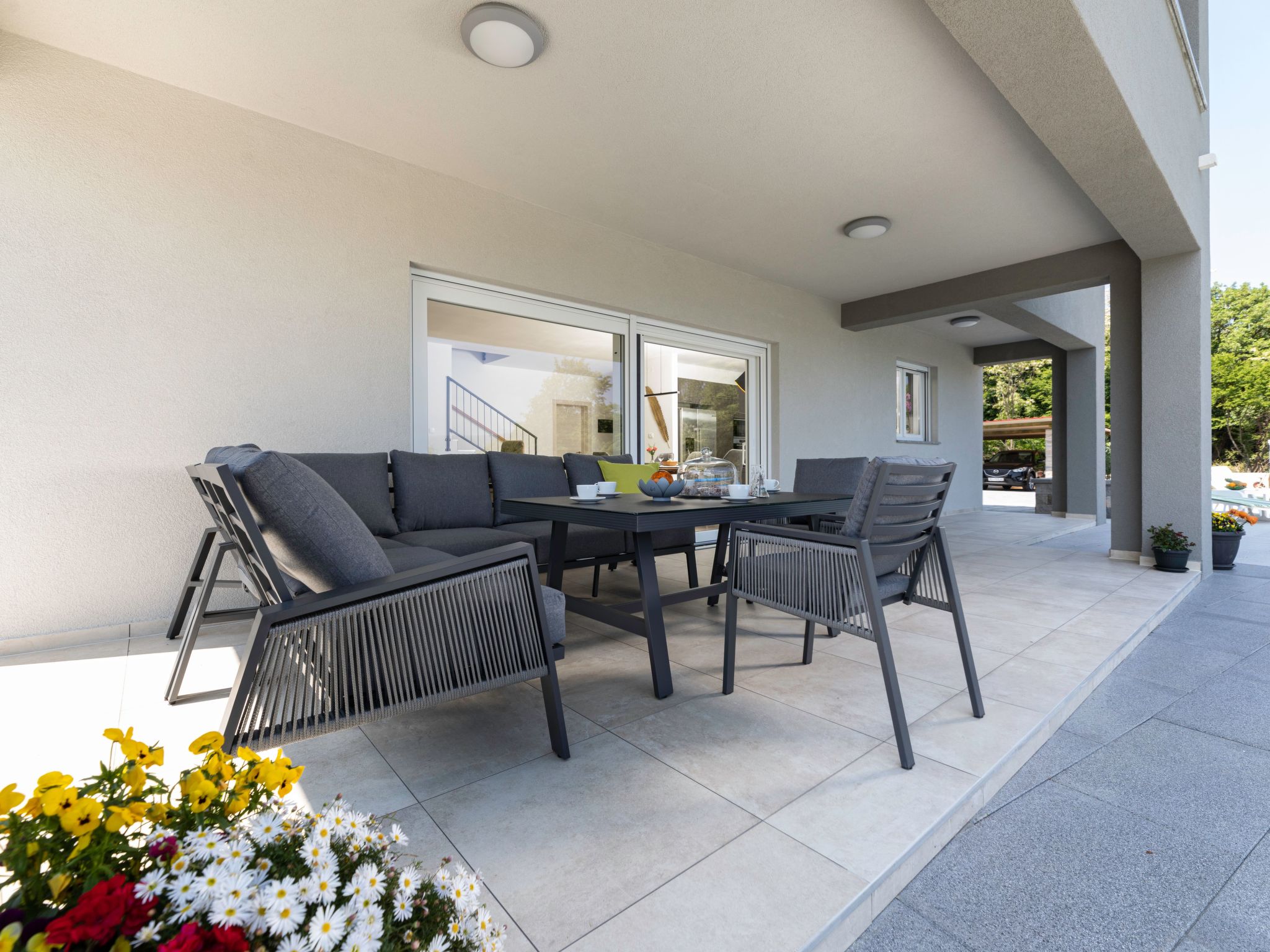 Vila Ema mit Meerblick-Drinnen