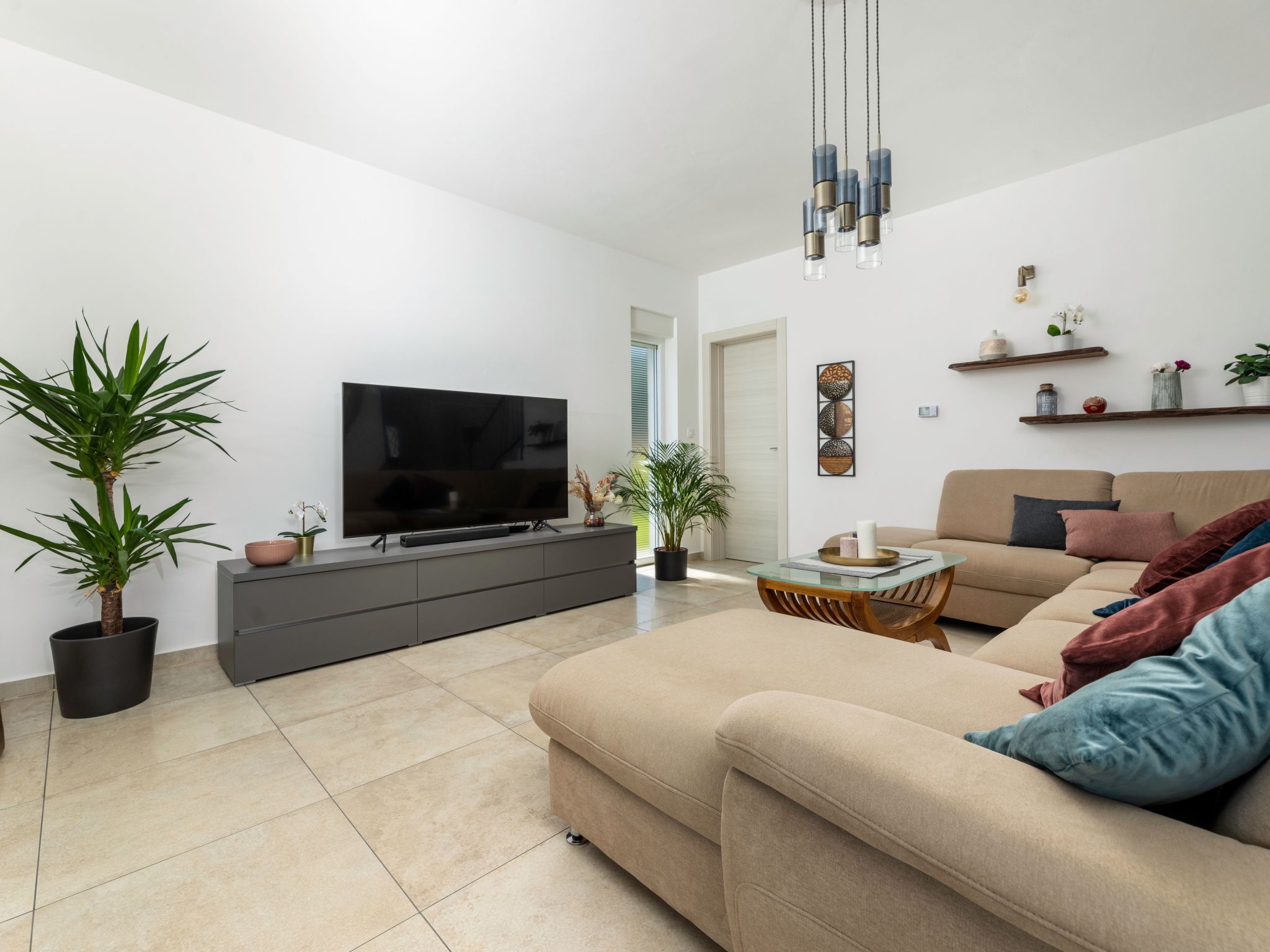 Vila Ema mit Meerblick-Drinnen