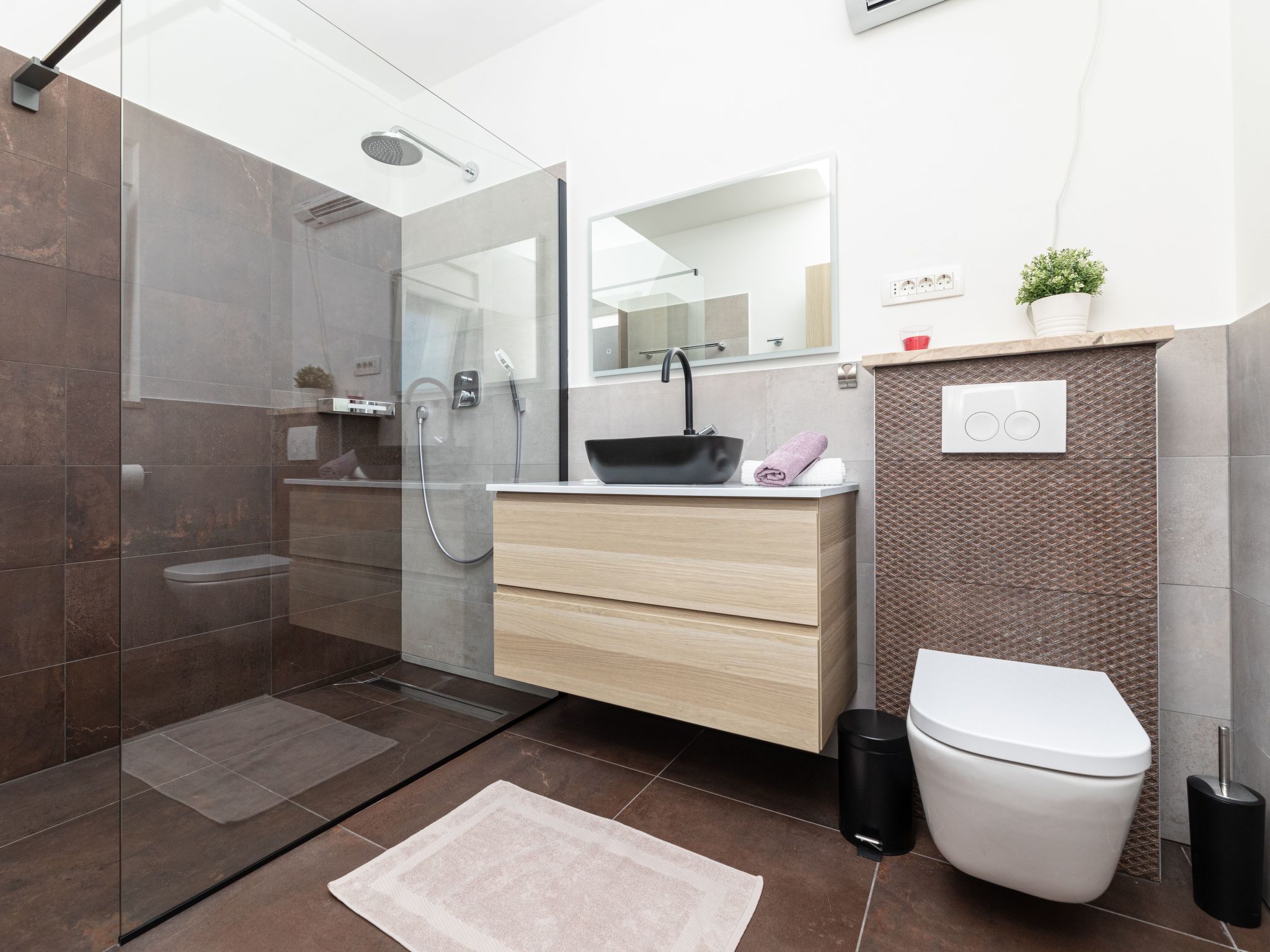 Vila Ema mit Meerblick-Drinnen