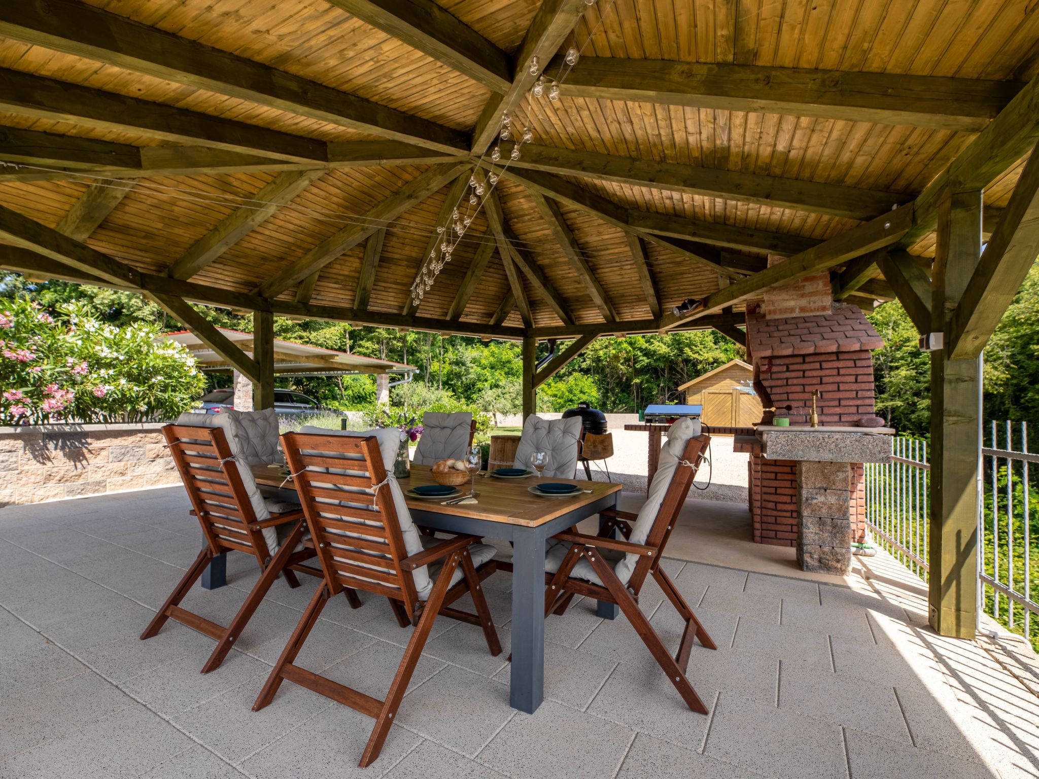 Vila Ema mit Meerblick-Drinnen