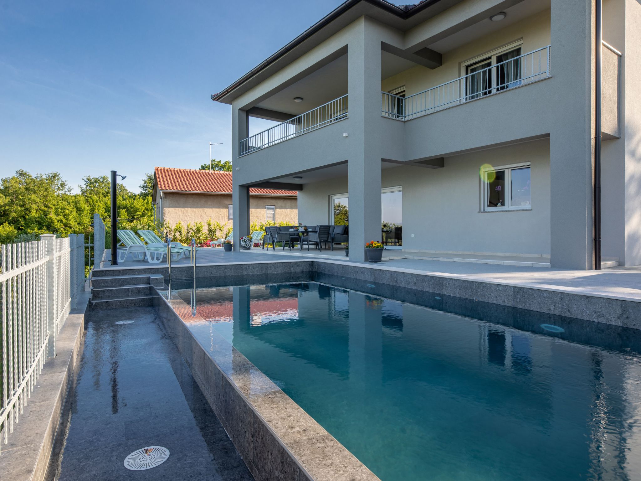 Vila Ema mit Meerblick-Drinnen