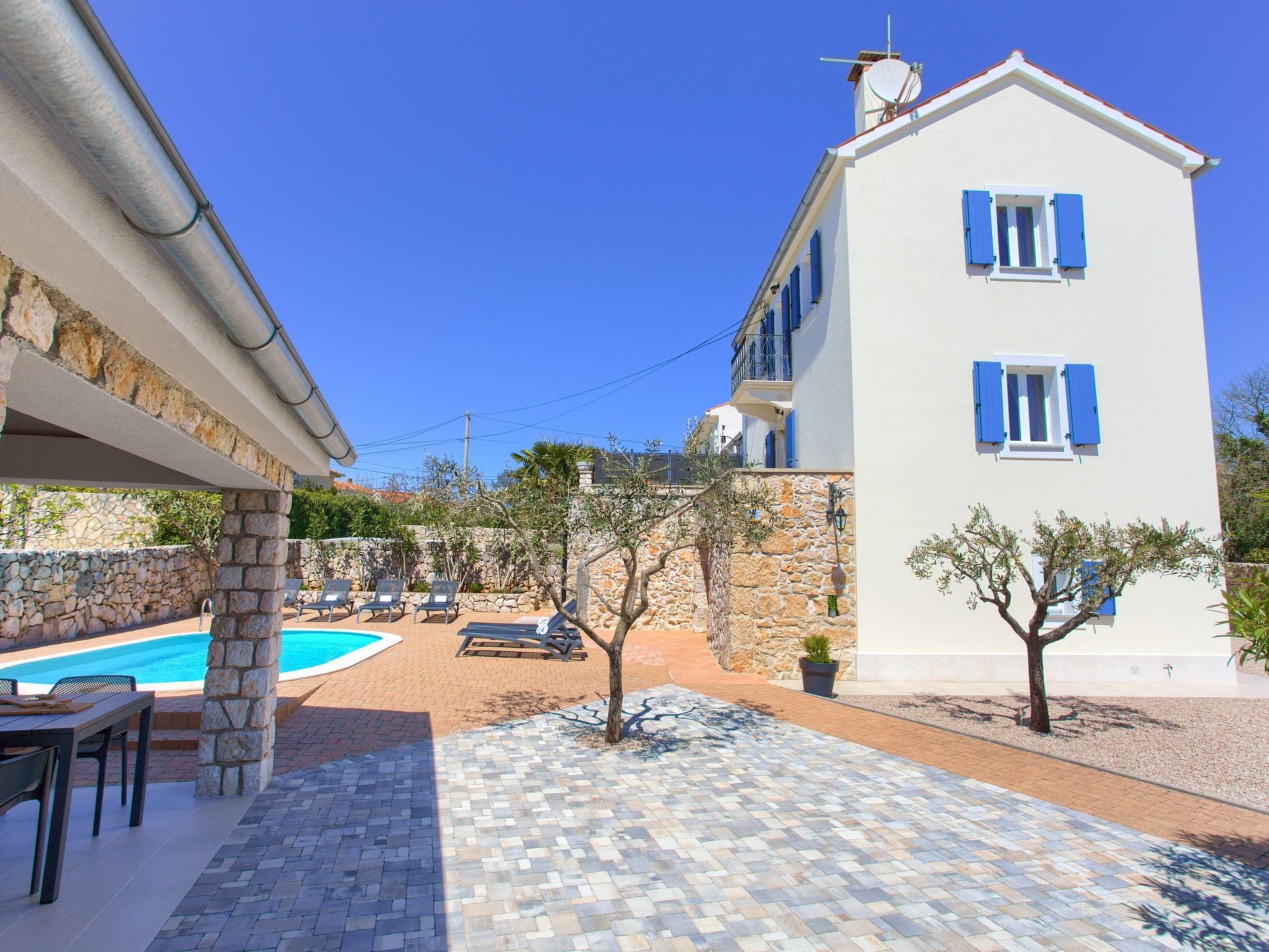 Steinvilla Margaret mit Pool und besonderem Flair-Dedans