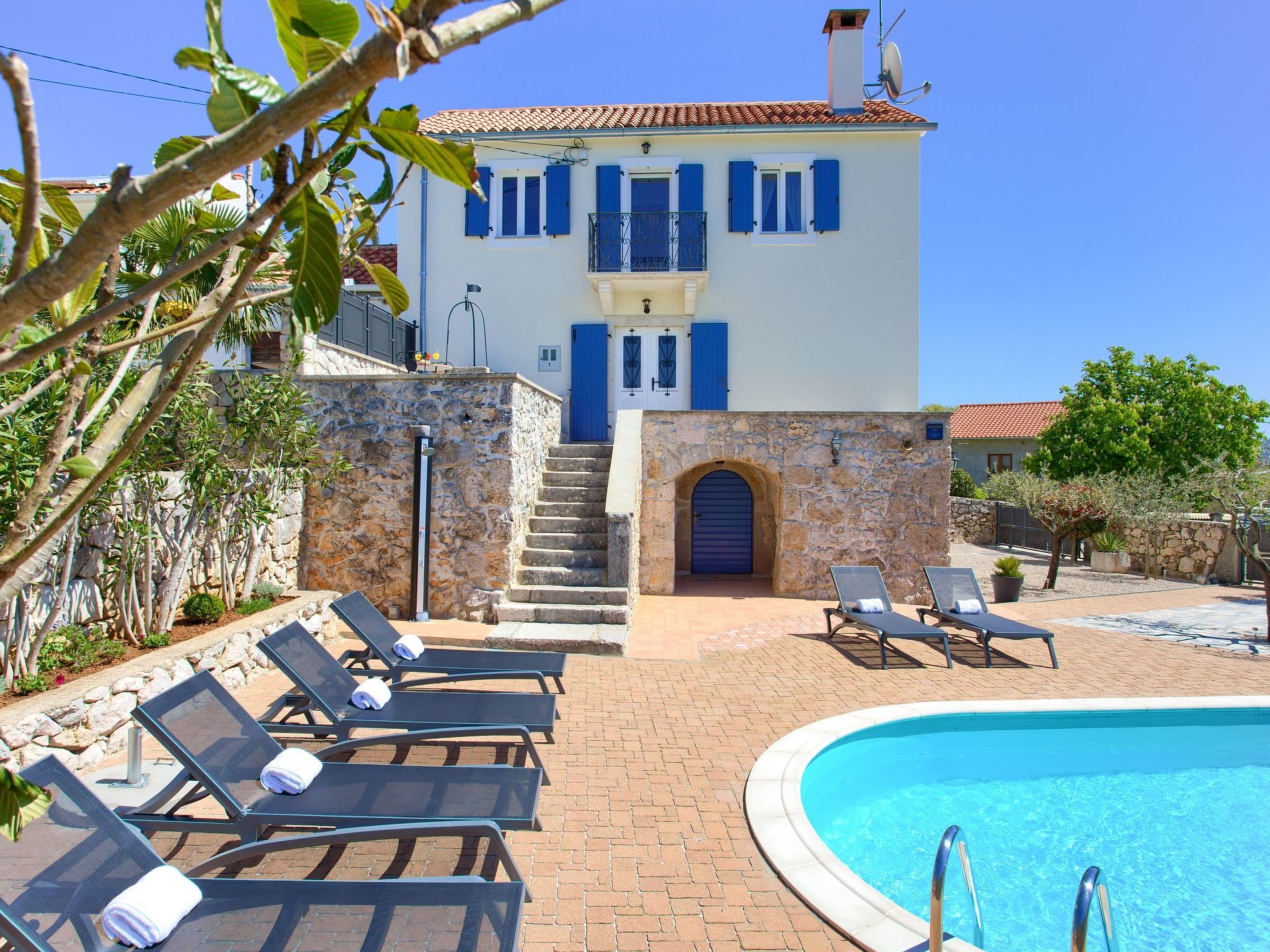 Steinvilla Margaret mit Pool und besonderem Flair-Dedans