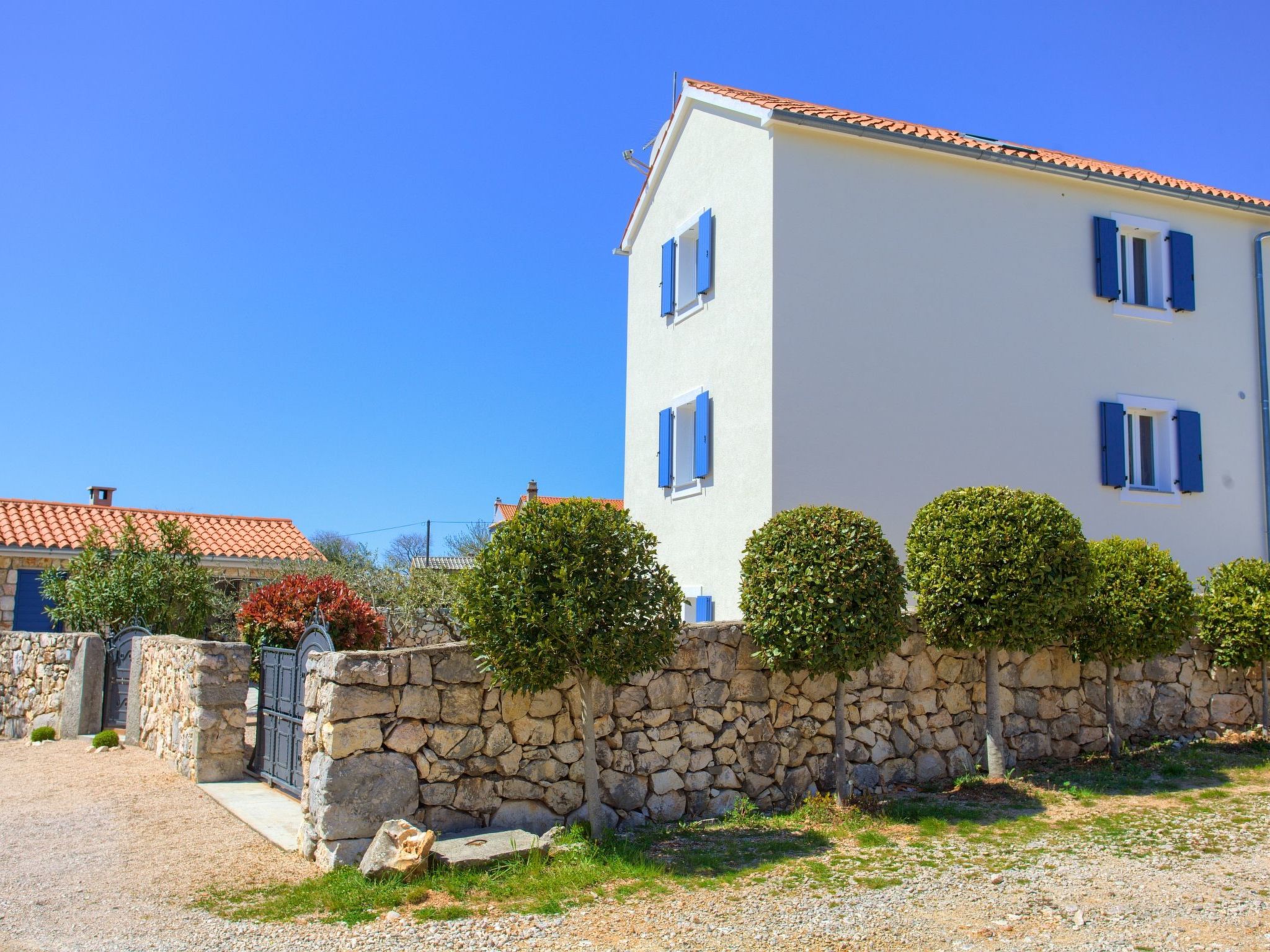 Steinvilla Margaret mit Pool und besonderem Flair-Dedans