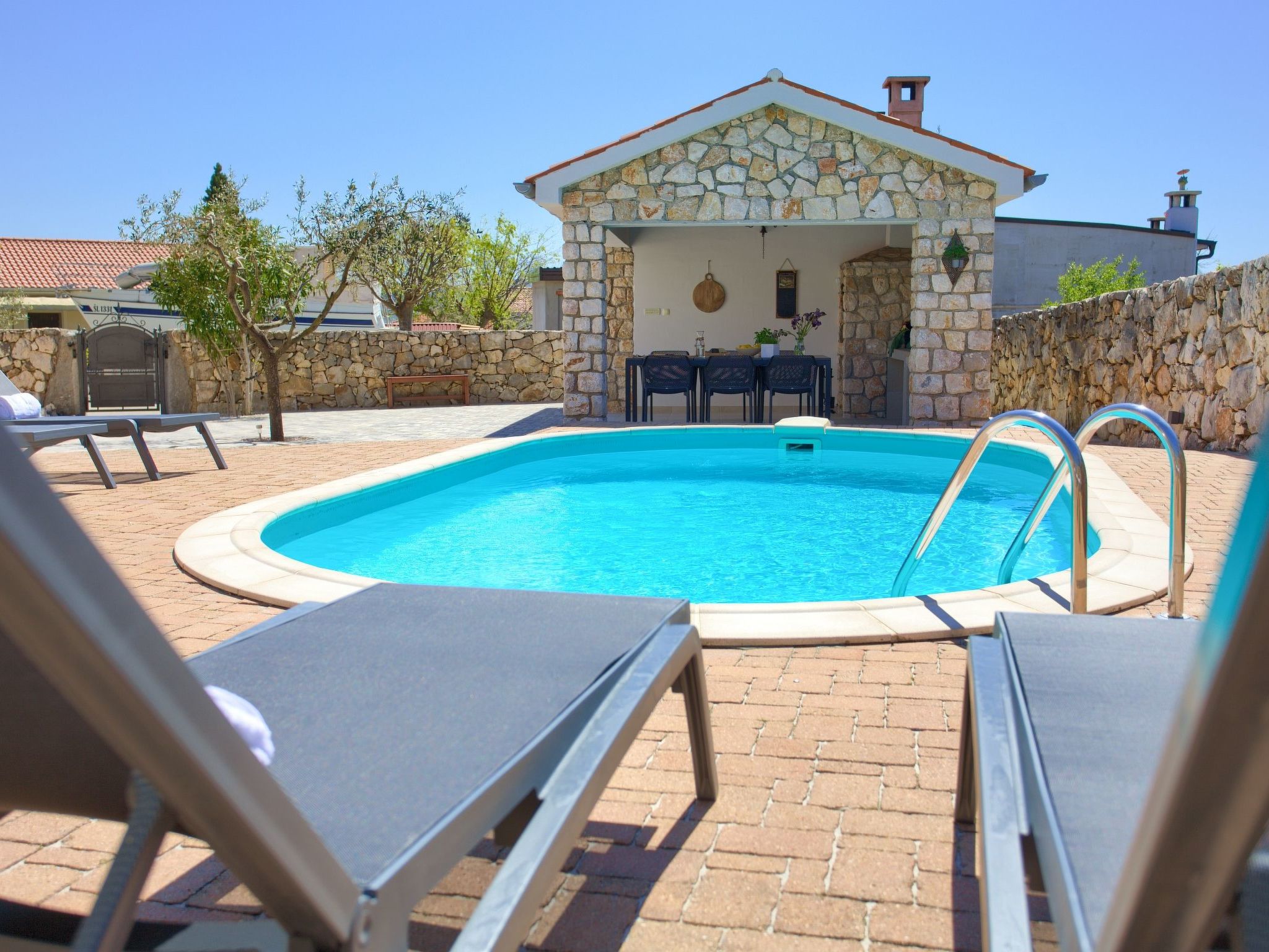 Steinvilla Margaret mit Pool und besonderem Flair-Dedans