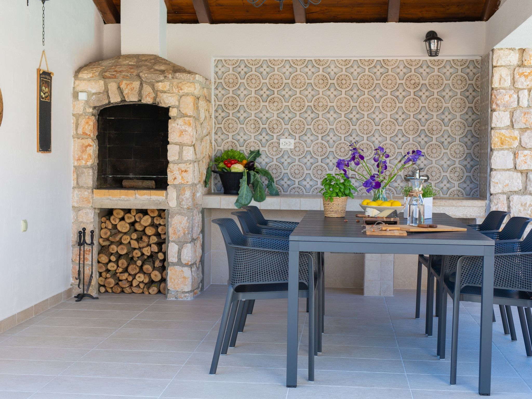 Steinvilla Margaret mit Pool und besonderem Flair-Dedans