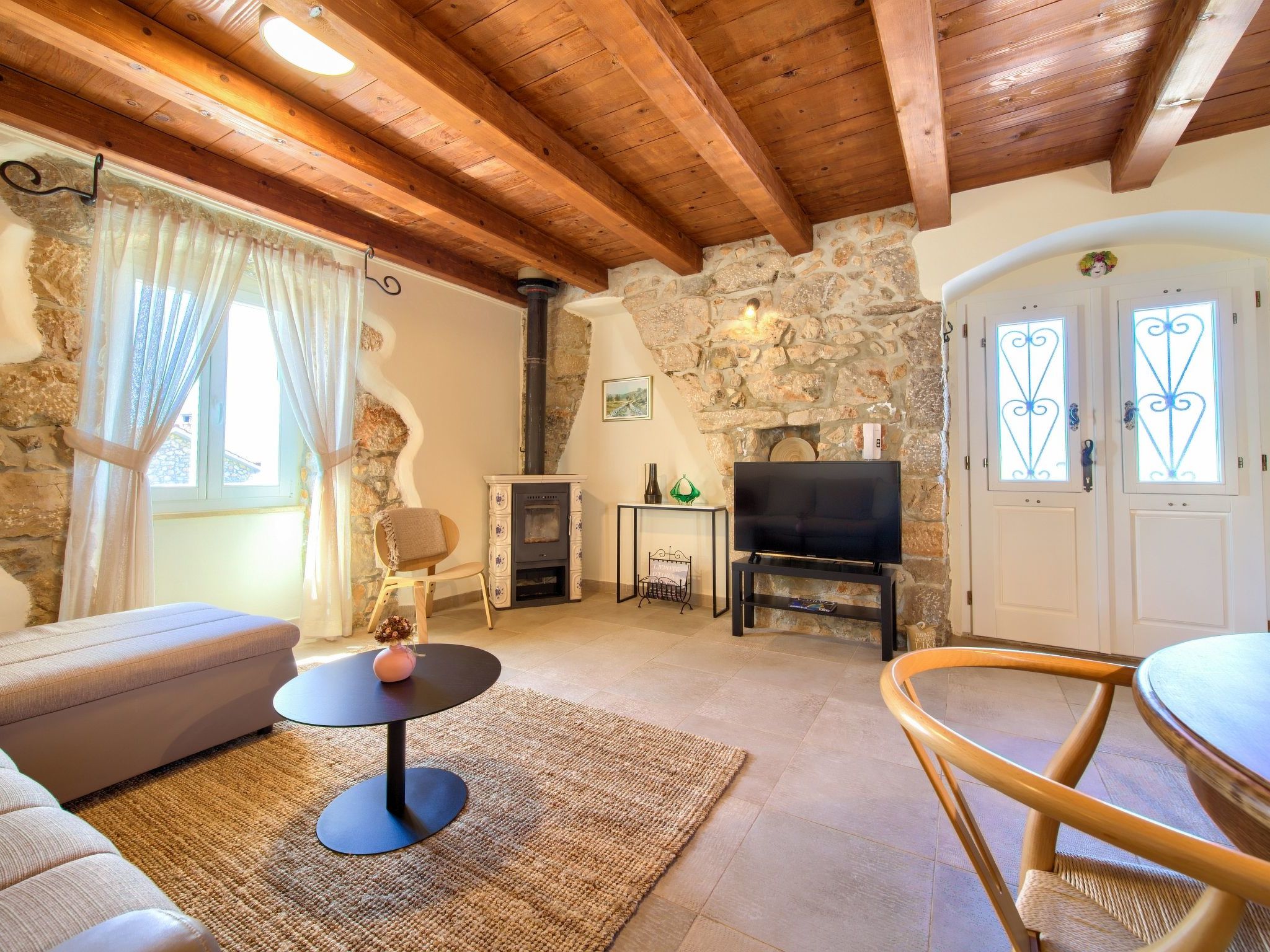 Steinvilla Margaret mit Pool und besonderem Flair-Dedans