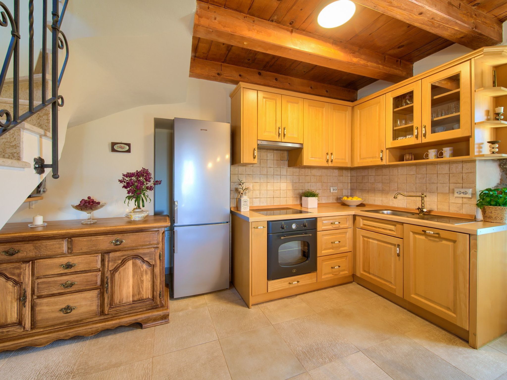 Steinvilla Margaret mit Pool und besonderem Flair-Dedans