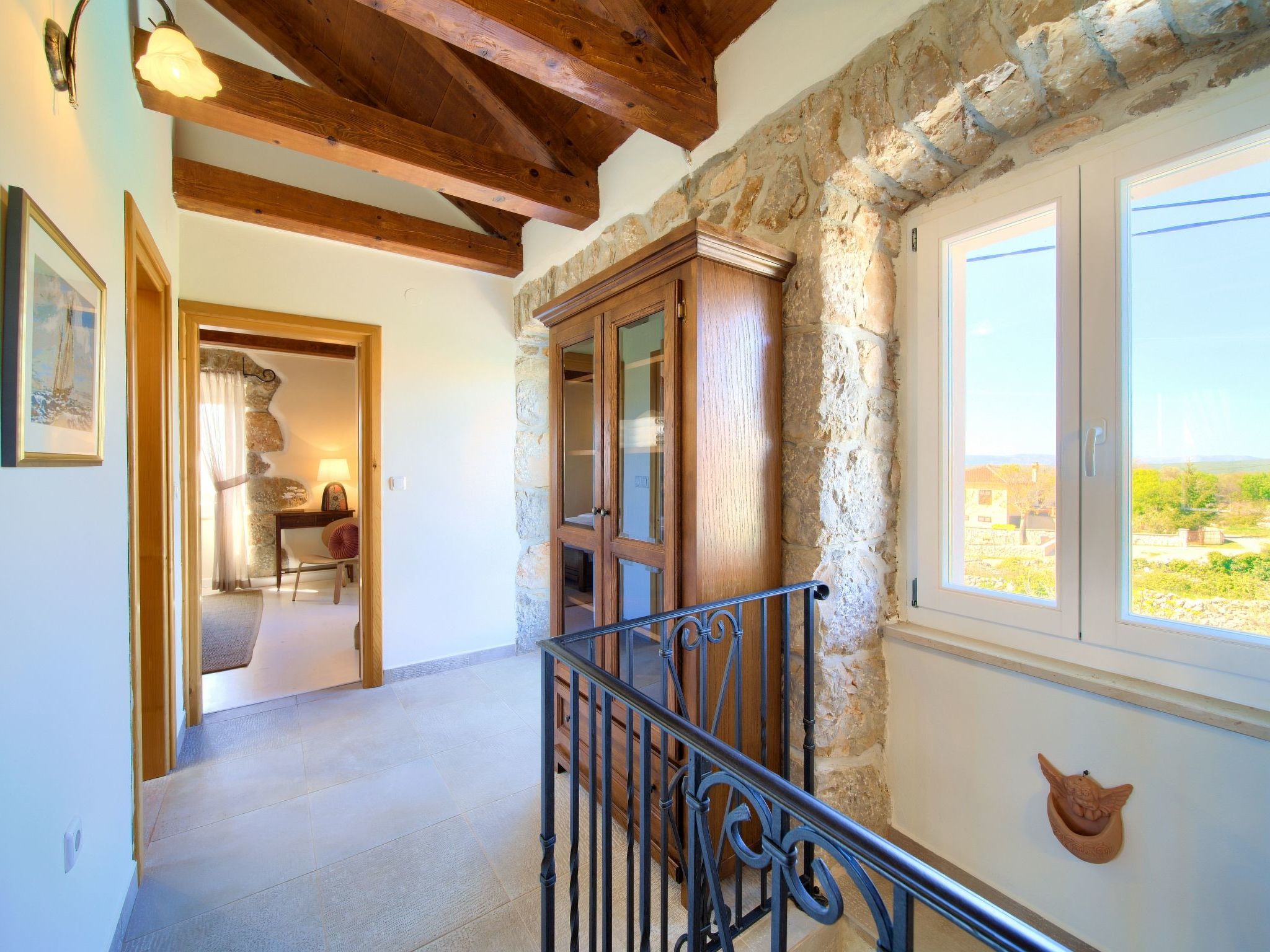 Steinvilla Margaret mit Pool und besonderem Flair-Dedans