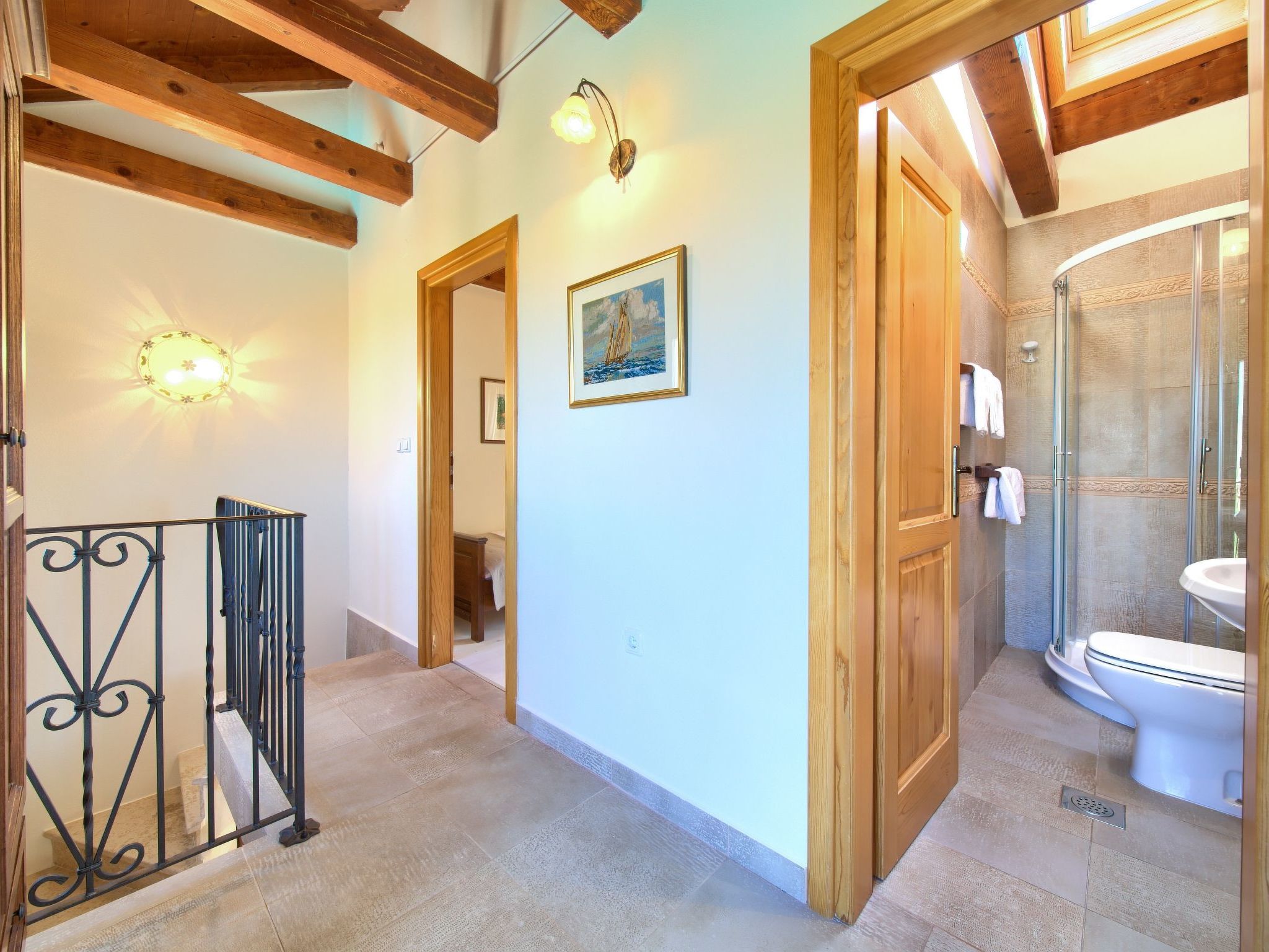 Steinvilla Margaret mit Pool und besonderem Flair-Dedans