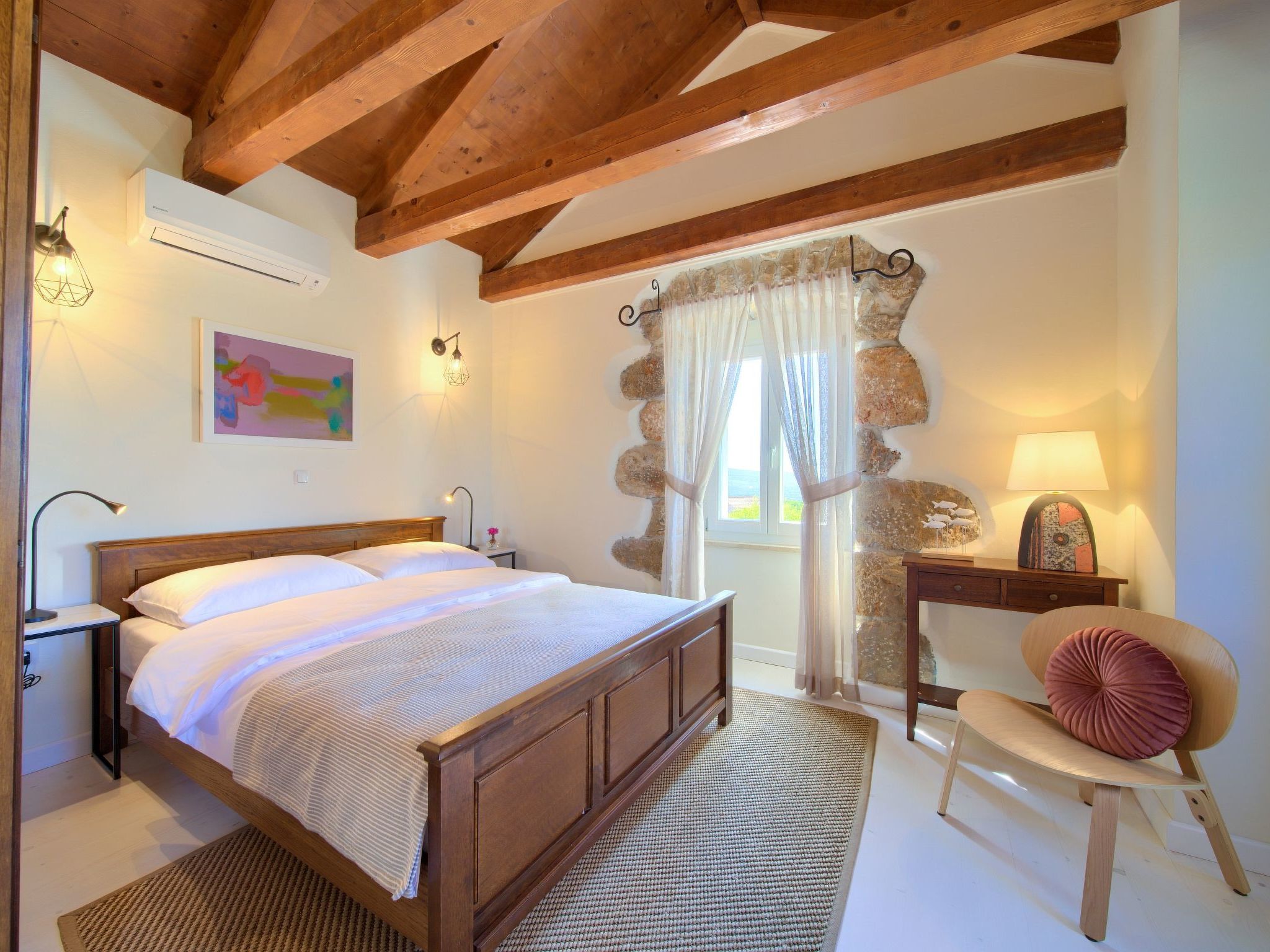 Steinvilla Margaret mit Pool und besonderem Flair-Dedans