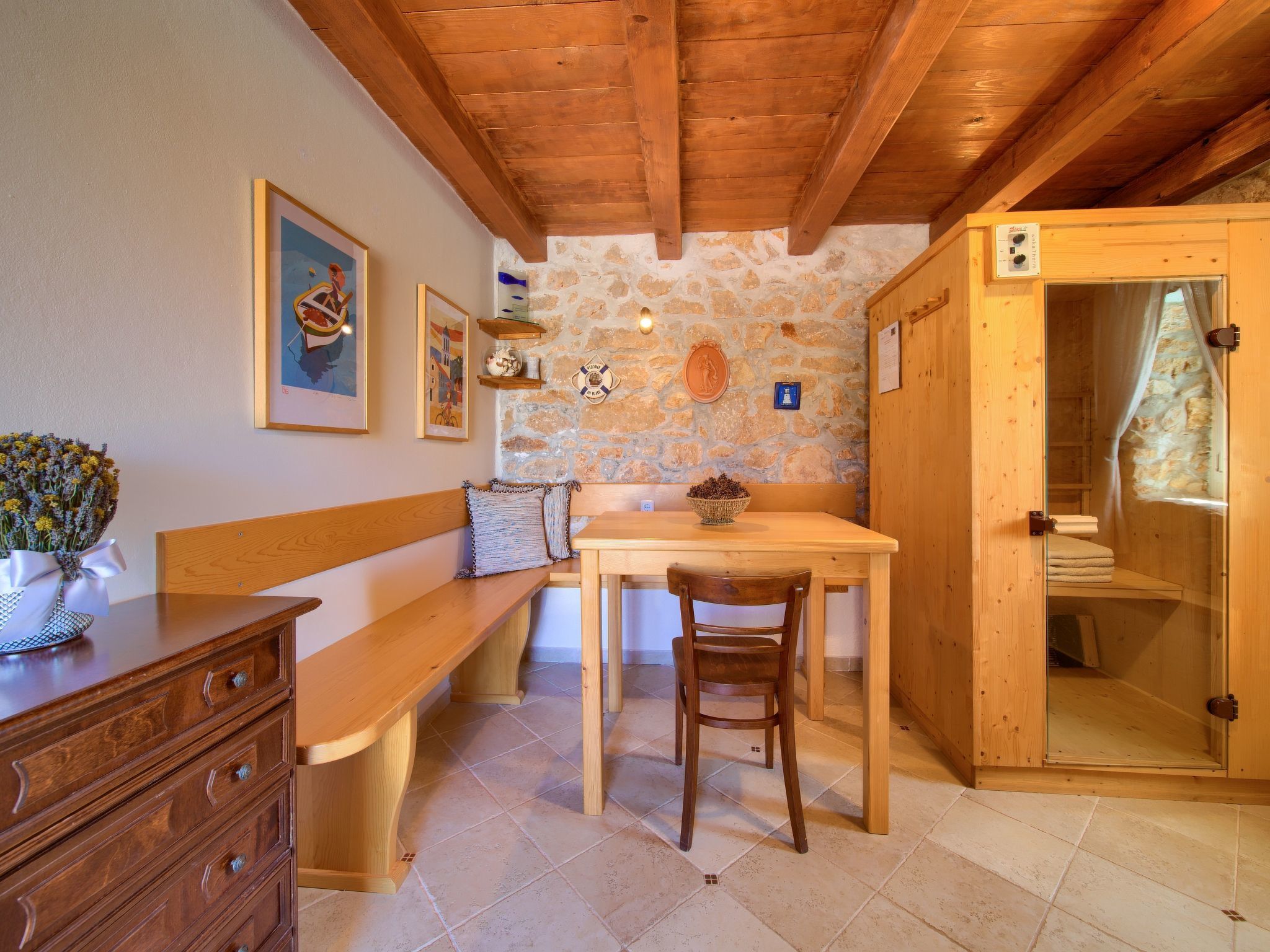 Steinvilla Margaret mit Pool und besonderem Flair-Dedans