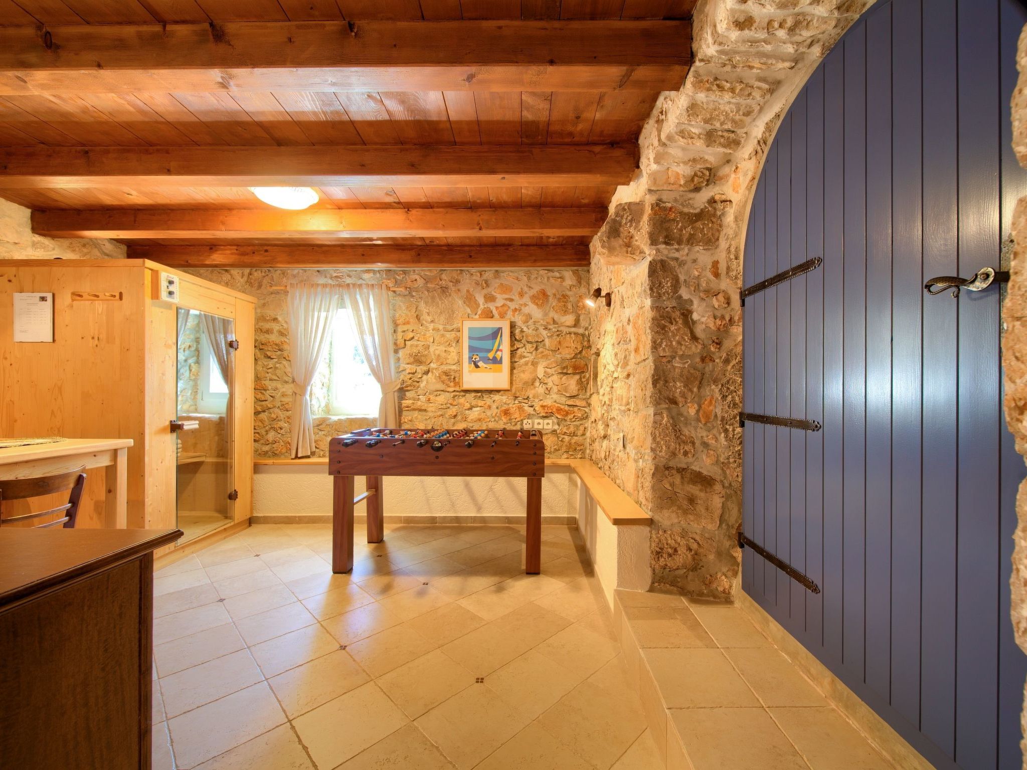 Steinvilla Margaret mit Pool und besonderem Flair-Dedans