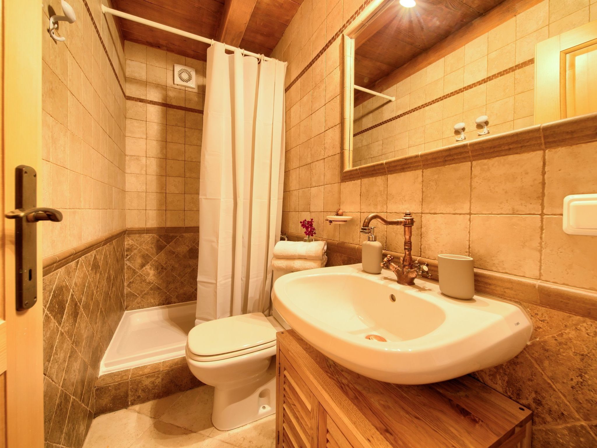 Steinvilla Margaret mit Pool und besonderem Flair-Dedans