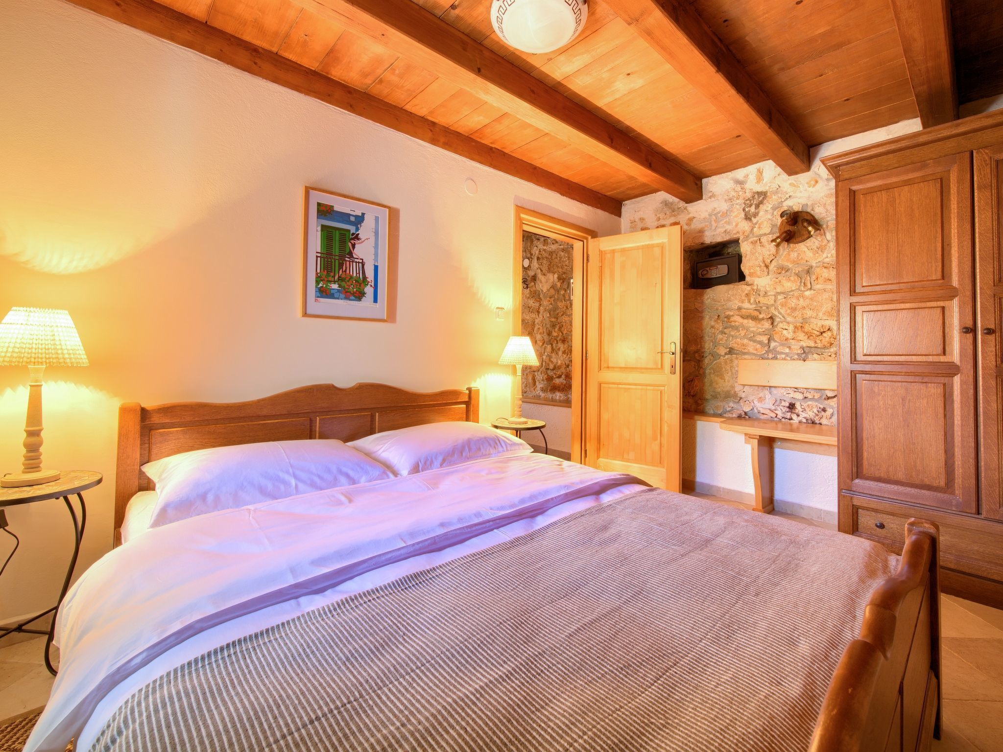 Steinvilla Margaret mit Pool und besonderem Flair-Dedans