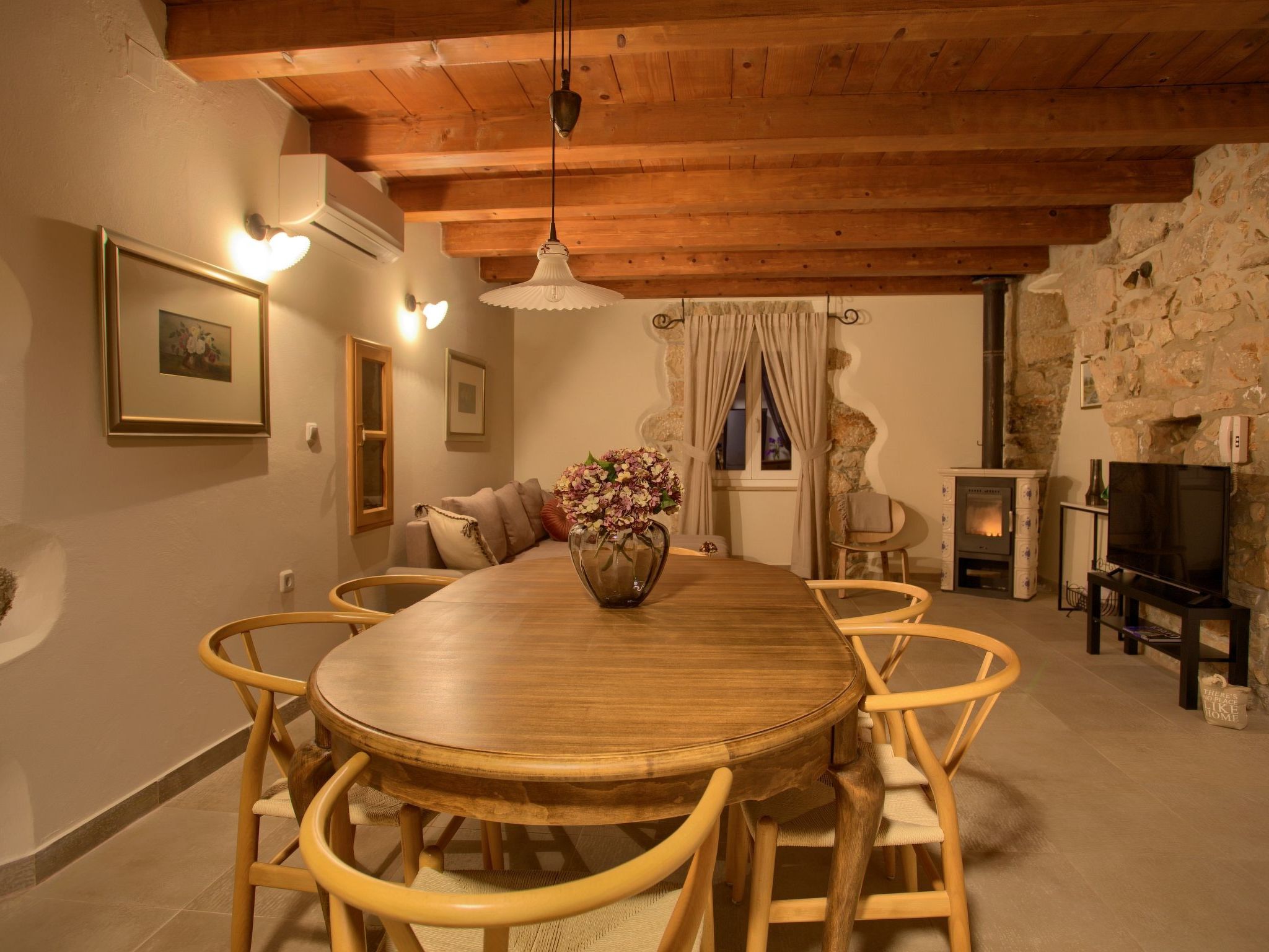 Steinvilla Margaret mit Pool und besonderem Flair-Dedans