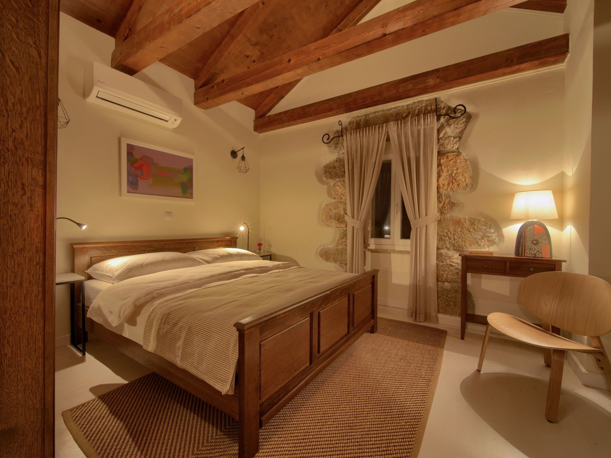 Steinvilla Margaret mit Pool und besonderem Flair-Dedans