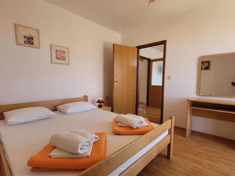 Aan zee gelegen appartement in Omišalj op Krk in Omisalj