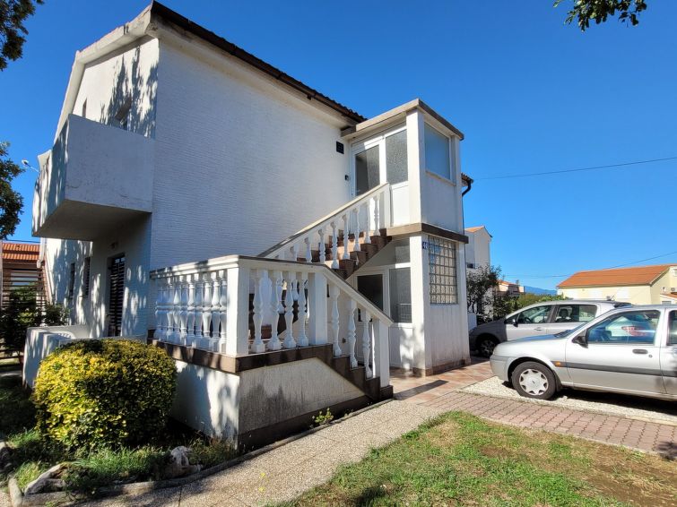 Vrijstaand appartement aan zee in Omišalj op Krk in Omisalj