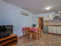 Knus appartement nabij het strand in Njivice, op 120 meter van de azuurblauwe zee - thumbnail 5