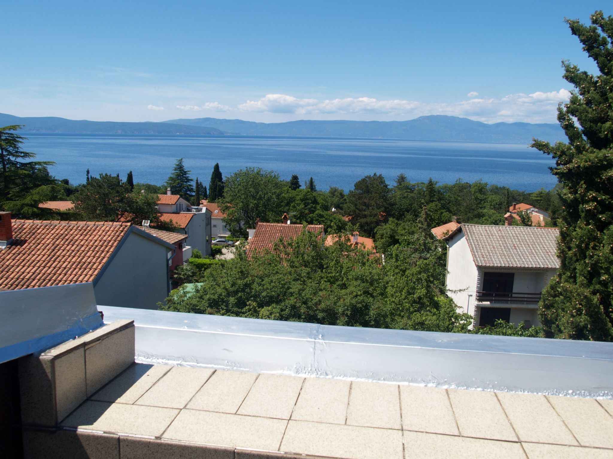 Wohnung mit Blick auf das Wasser-Image-tags.info