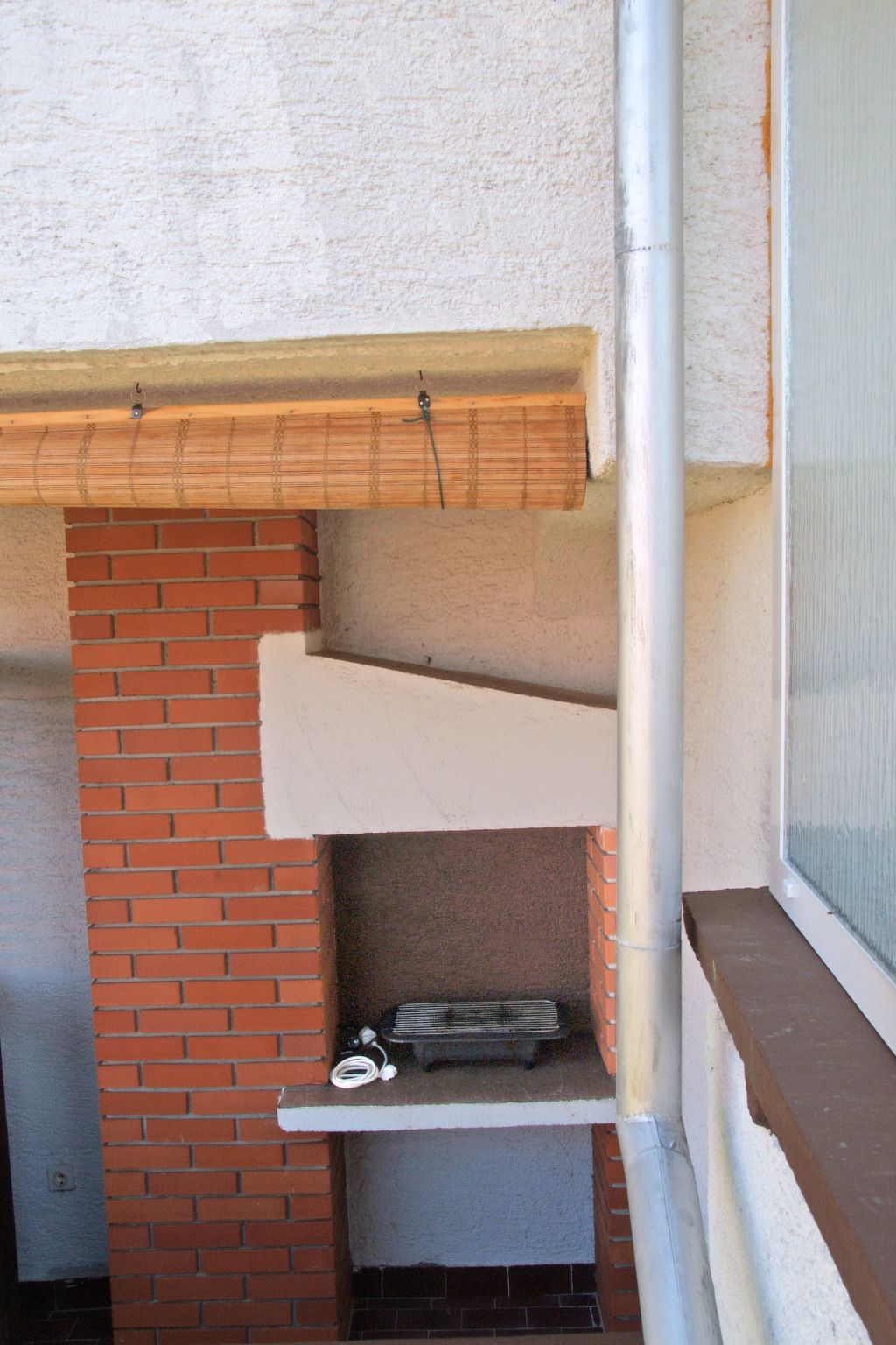 Wohnung in Njivice mit Terrasse und Garten