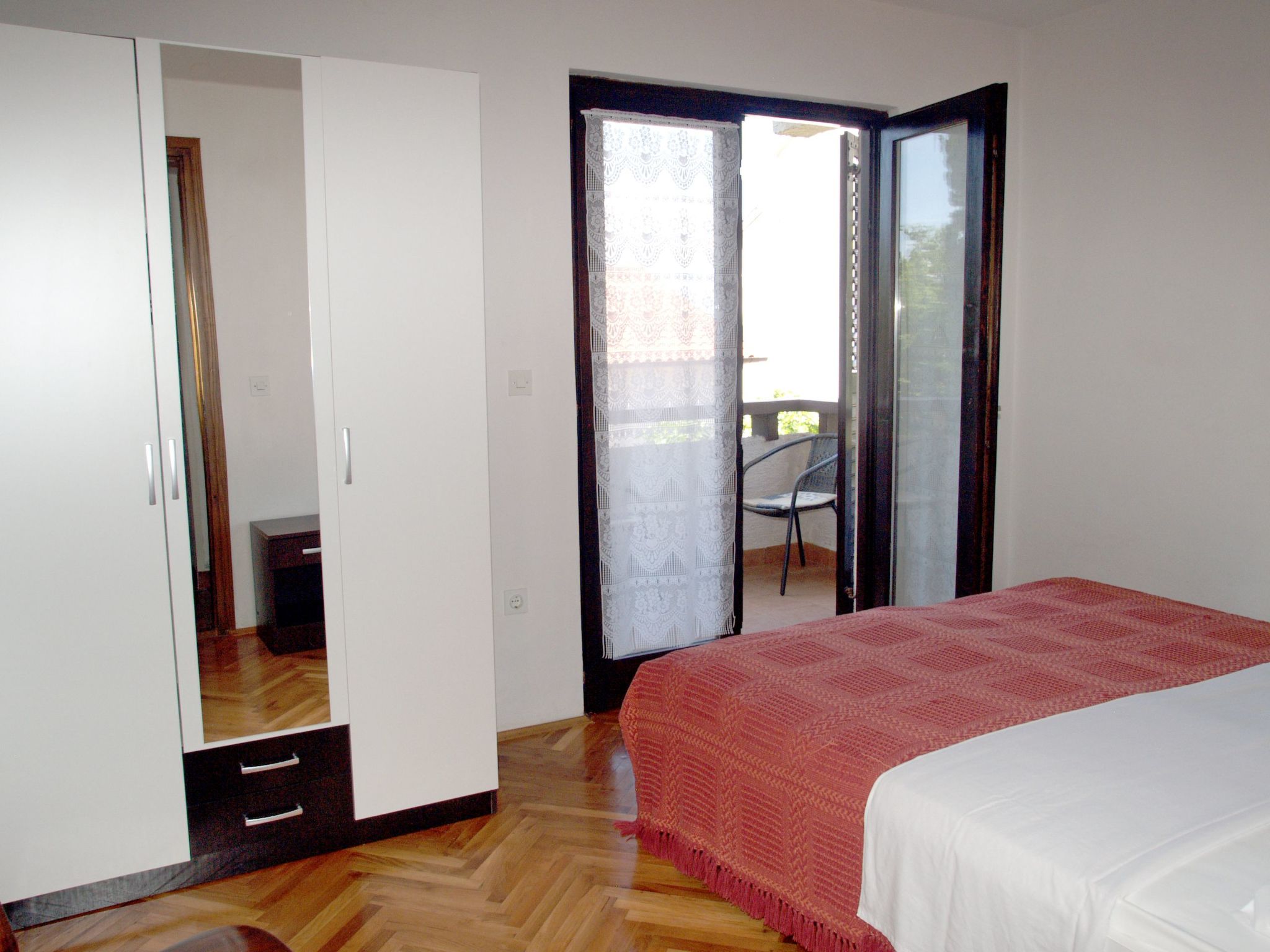 Wohnung in Njivice mit Terrasse und Garten-Image-tags.info