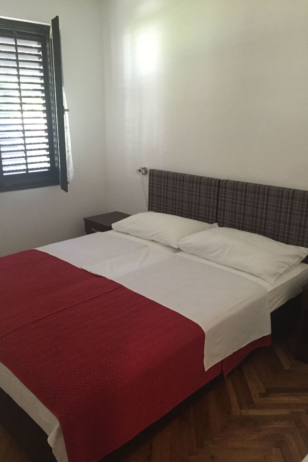 Wohnung in Njivice mit Terrasse und Garten-Image-tags.info