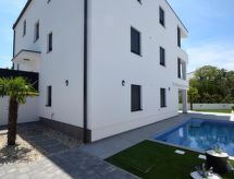 Ak Lux: Elegant appartement met privézwembad op 400m van zee in Njivice - thumbnail 1