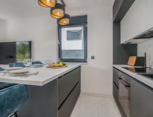 Ak Lux: Elegant appartement met privézwembad op 400m van zee in Njivice - thumbnail 6