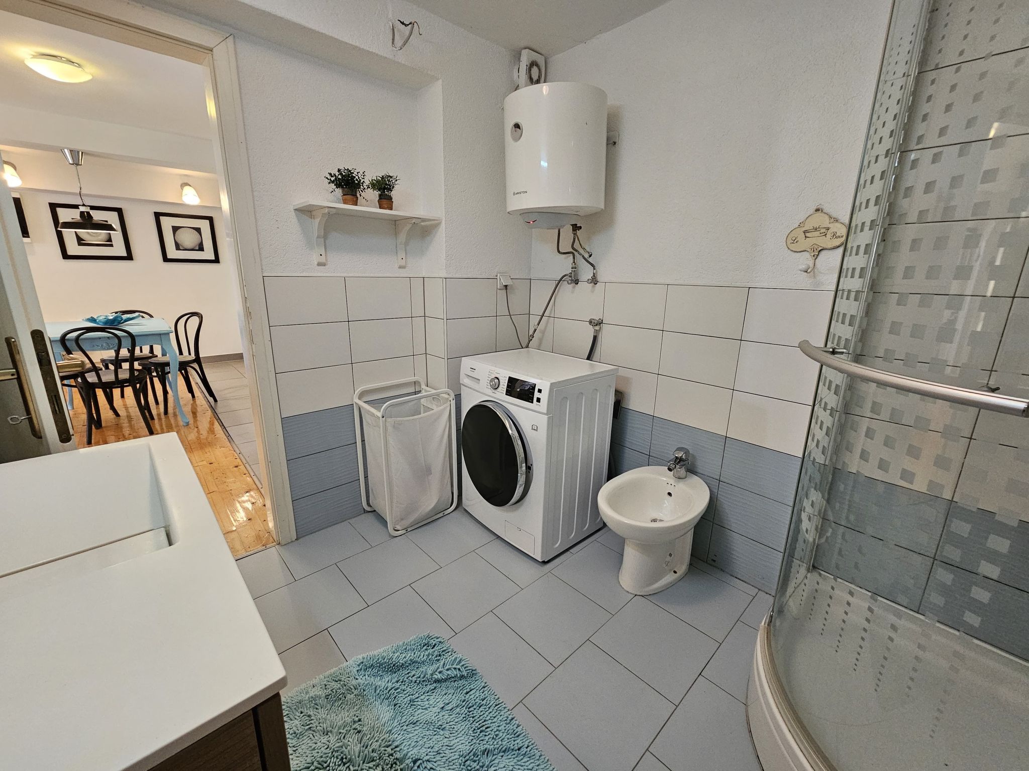 Barbara mit wünderschöne Terrasse-Image-tags.info