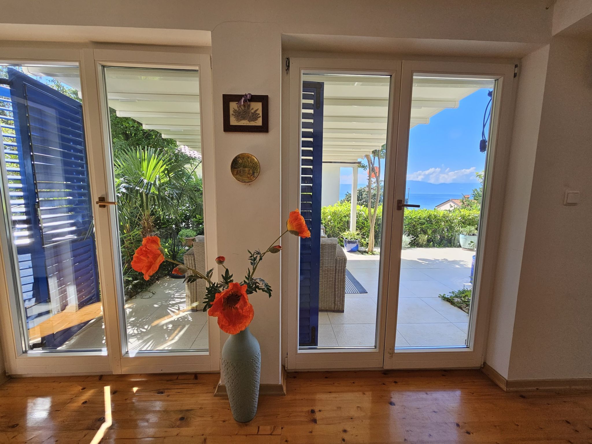 Barbara mit wünderschöne Terrasse-Image-tags.info