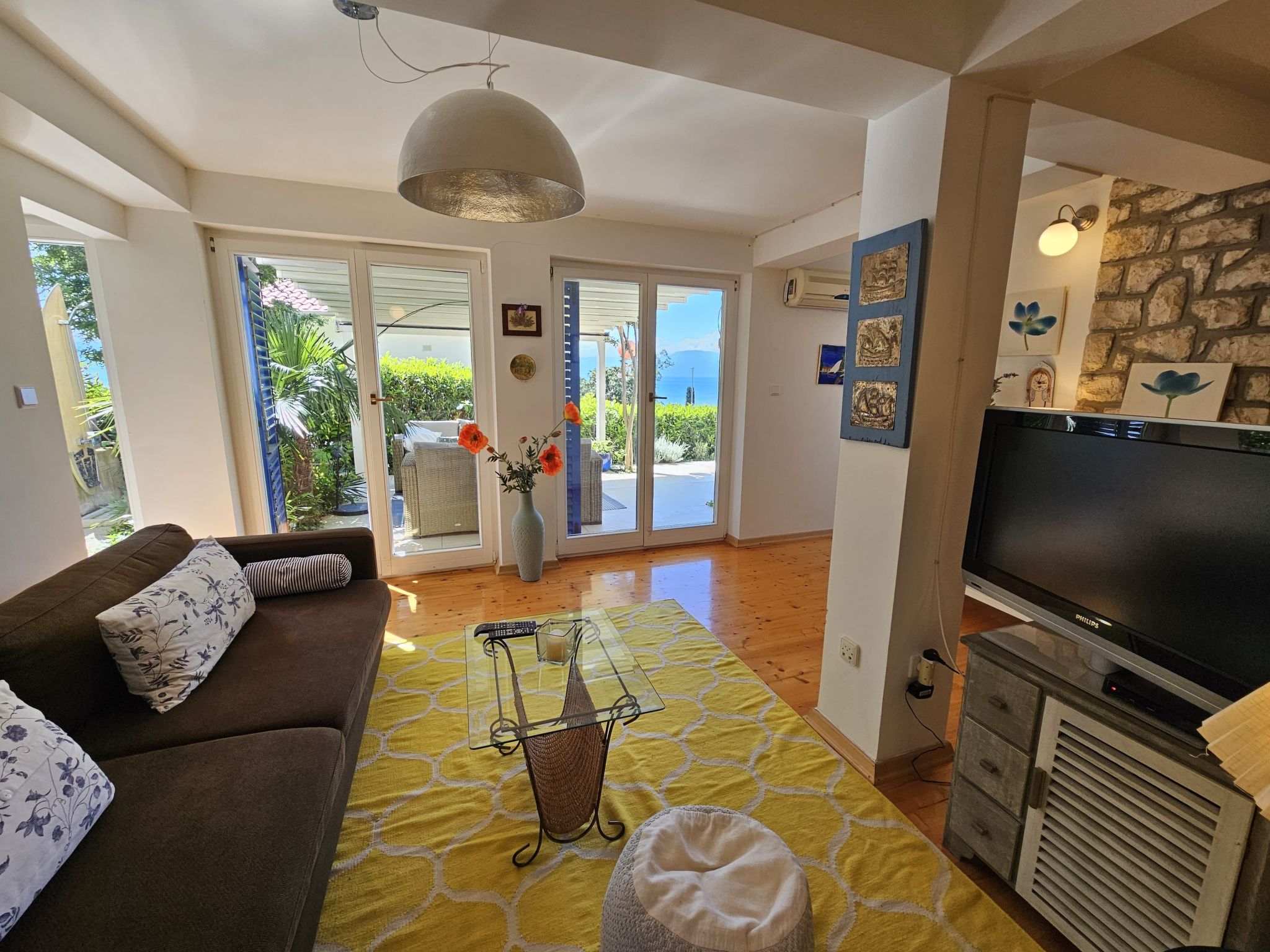 Barbara mit wünderschöne Terrasse-Image-tags.info