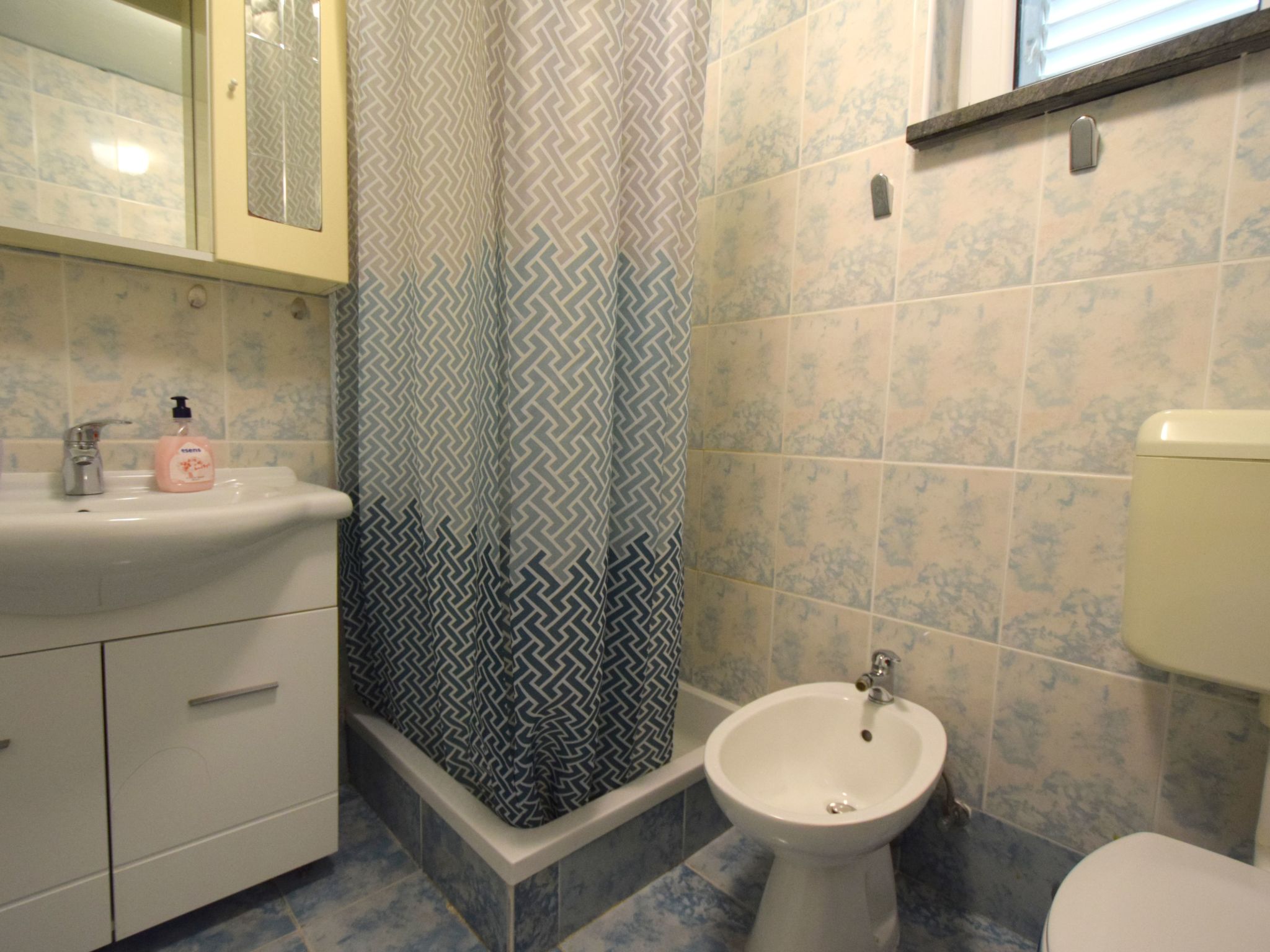 Angie 1-Image-tags.info