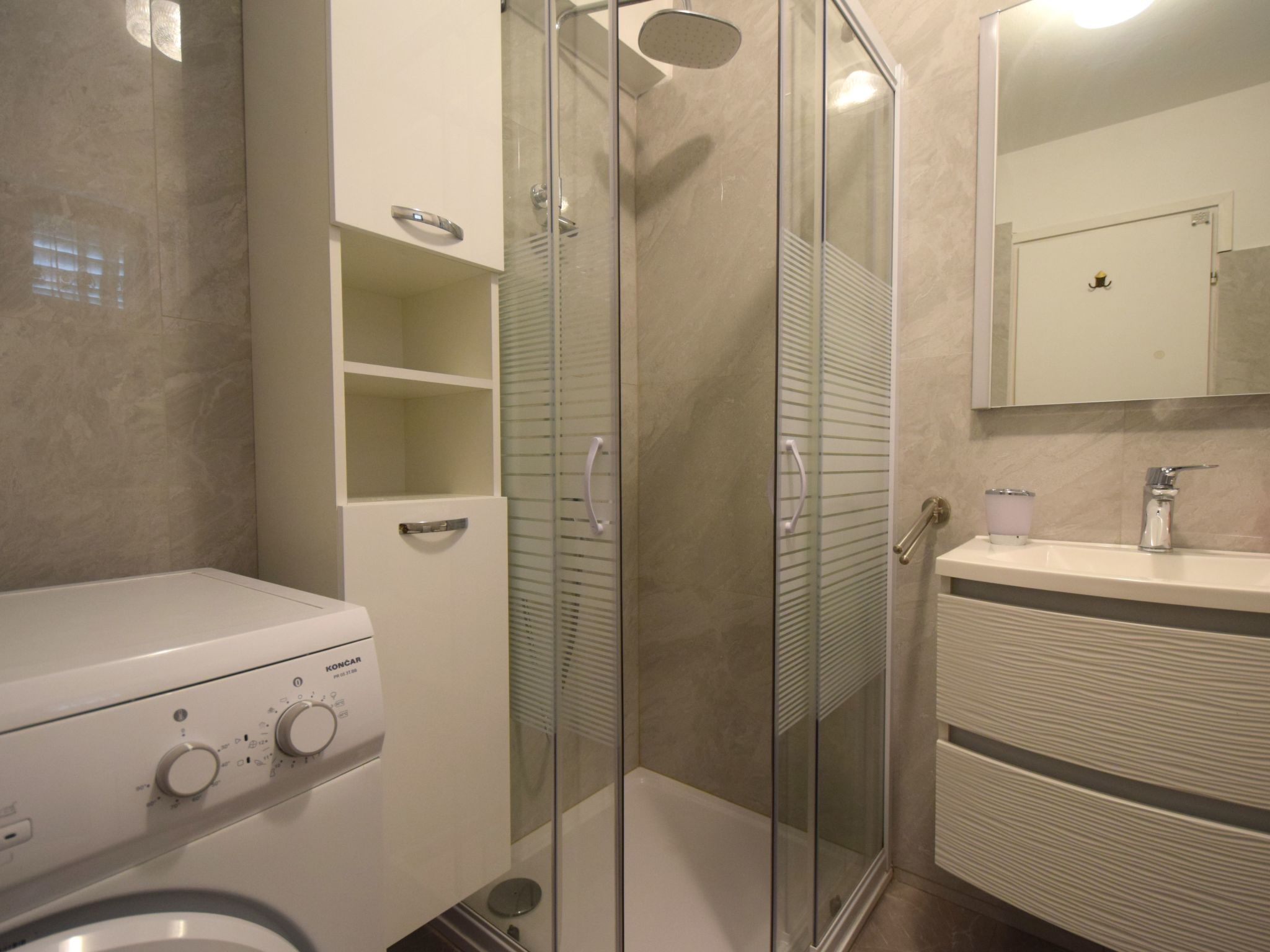 Angie 1-Image-tags.info