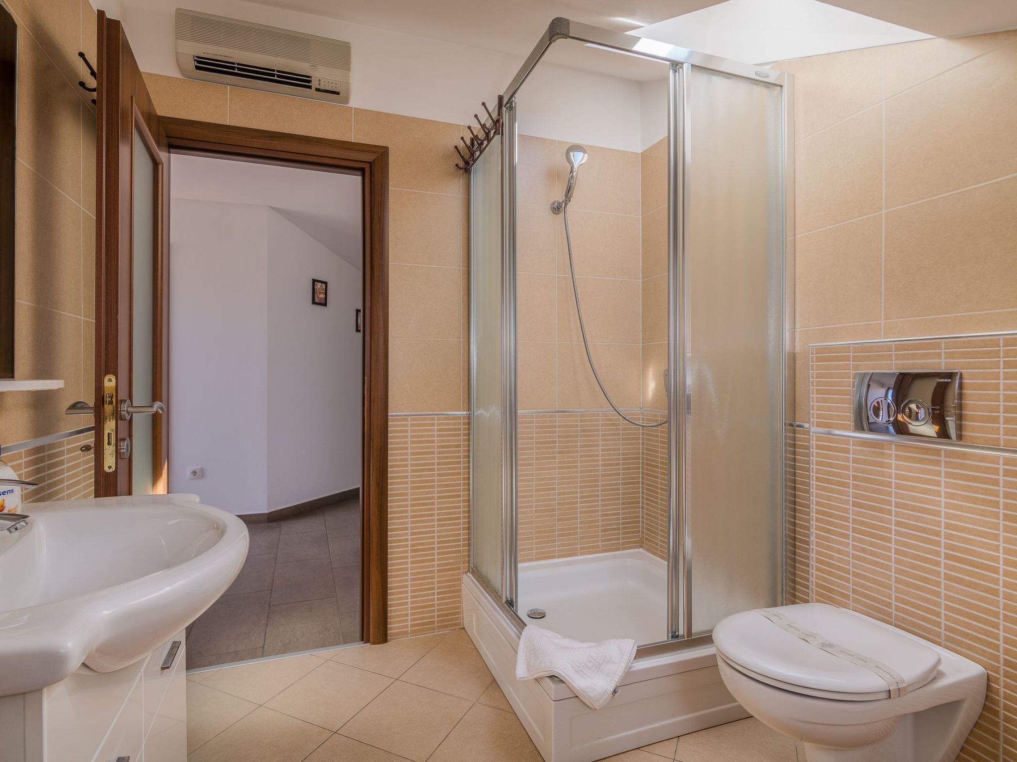 Katja 3-Image-tags.info