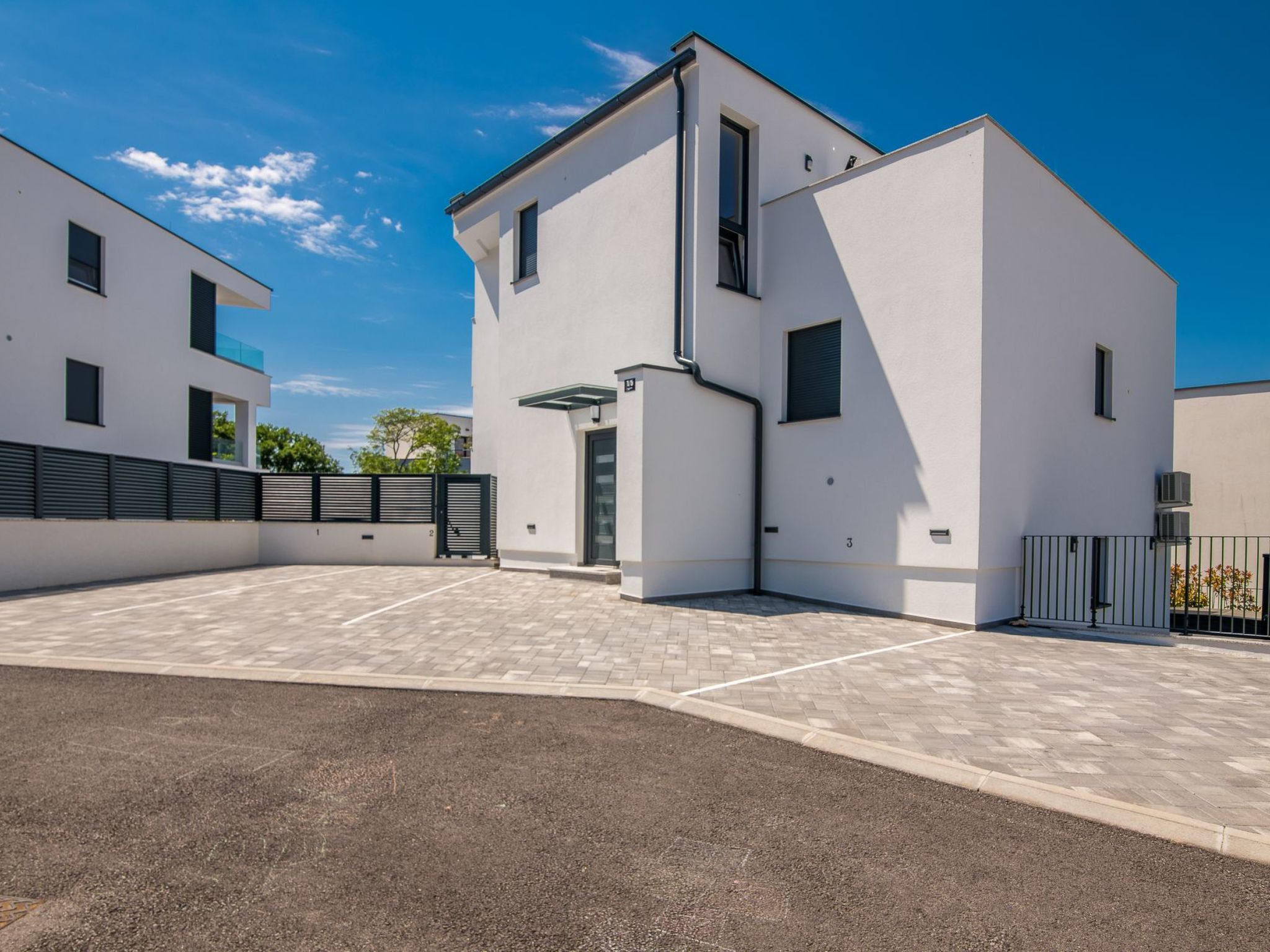 BP Lux-Image-tags.info