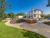 Villa Roko: Luxe vrijstaande villa met privézwembad en sauna bij Malinska - thumbnail 1