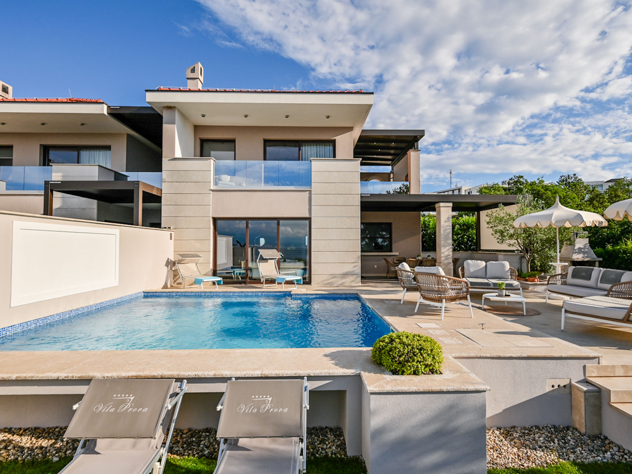 Villa Prestige Deluxe-Outside