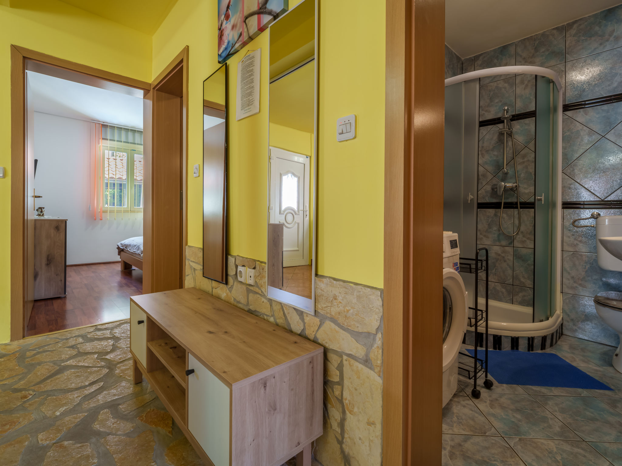 Ana - Inside