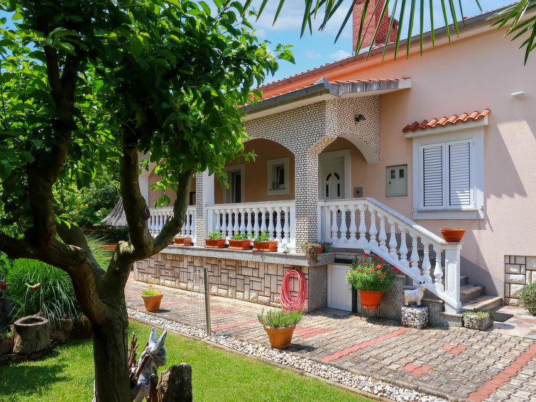 Appartement met zeezicht en wellness in Malinska, Krk in Krk - Malinska