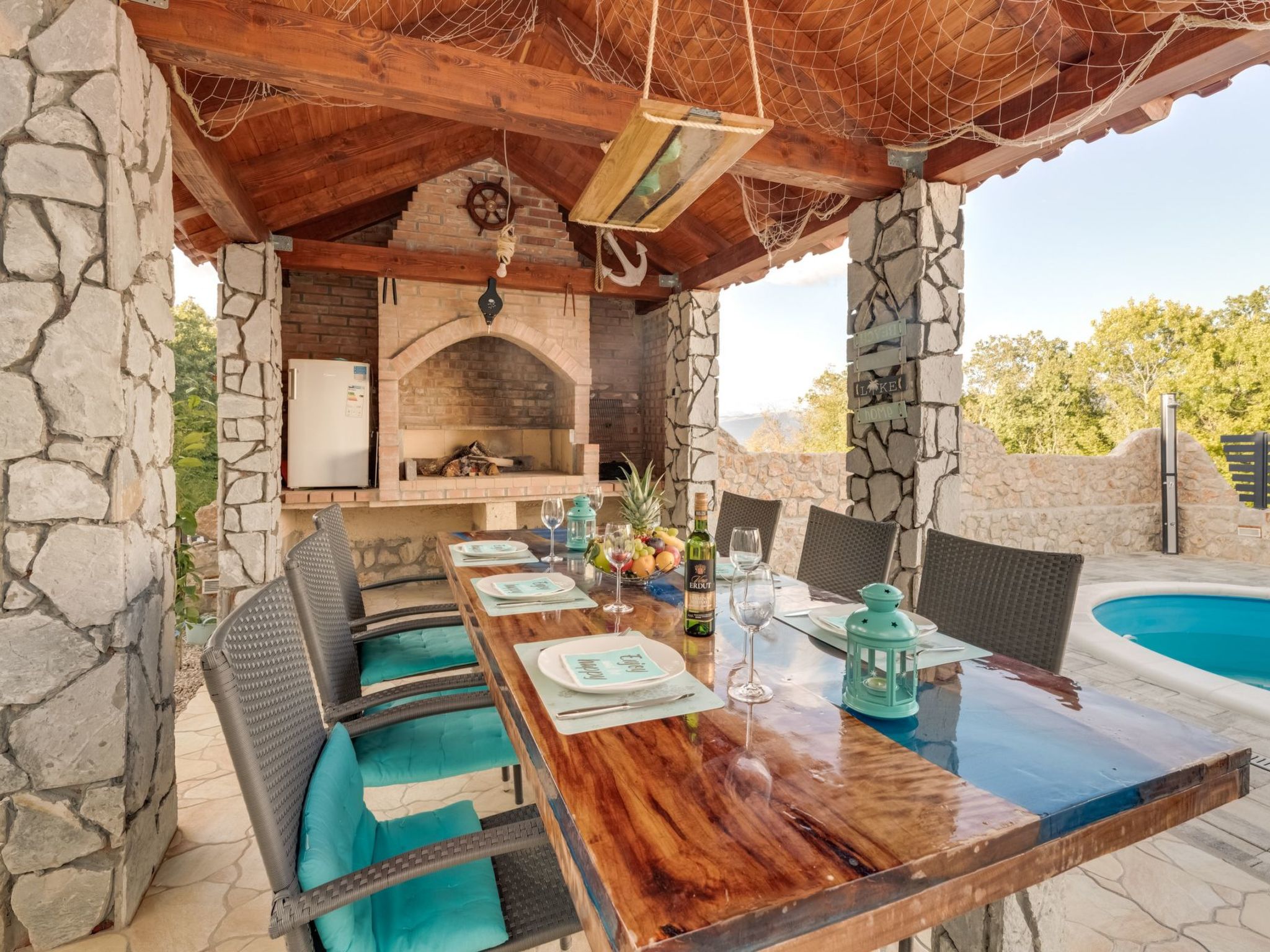 Neue Villa mit Pool und Meerblick