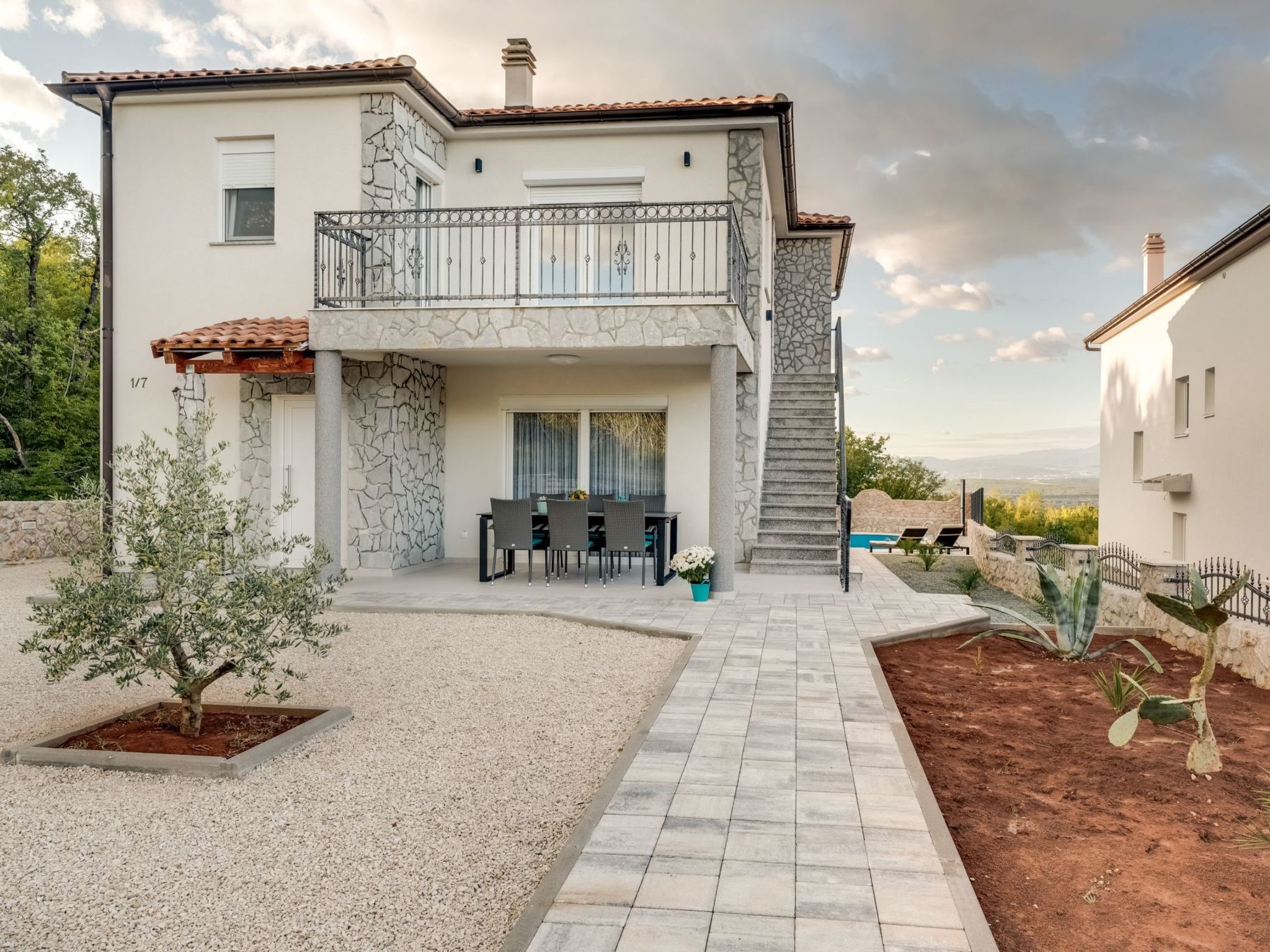 Neue Villa mit Pool und Meerblick-Image-tags.info