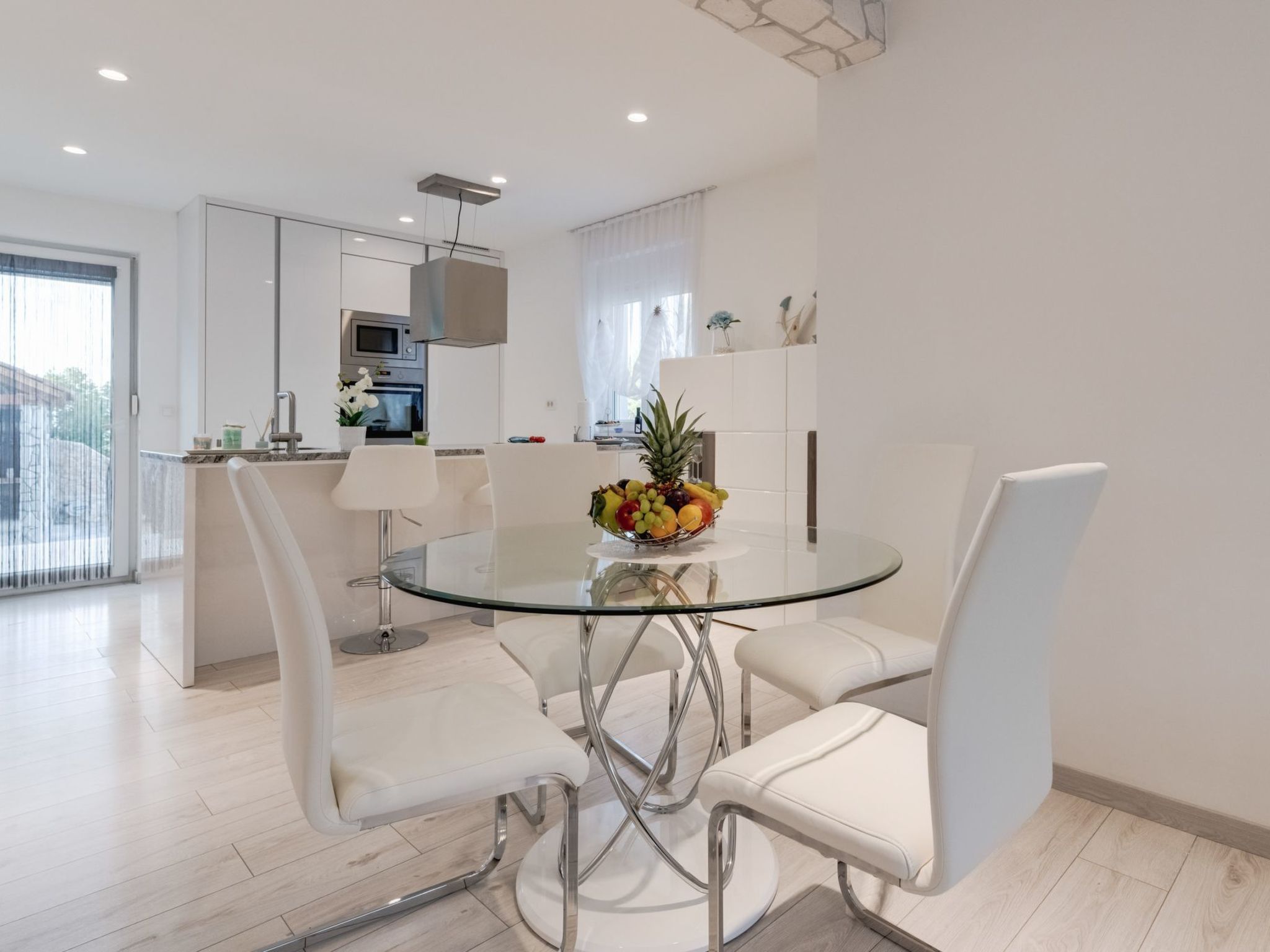 Neue Villa mit Pool und Meerblick-Image-tags.info