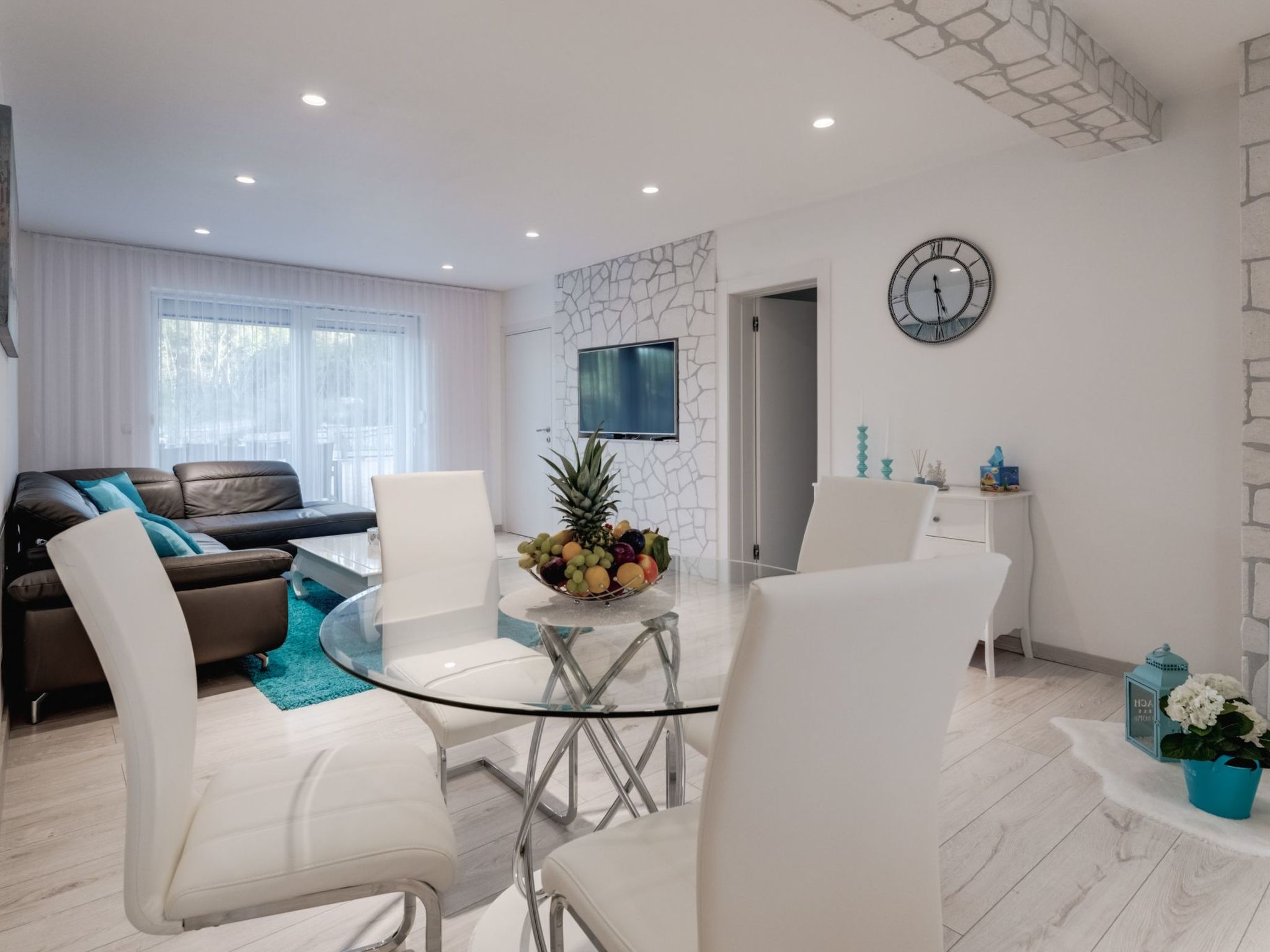 Neue Villa mit Pool und Meerblick-Image-tags.info