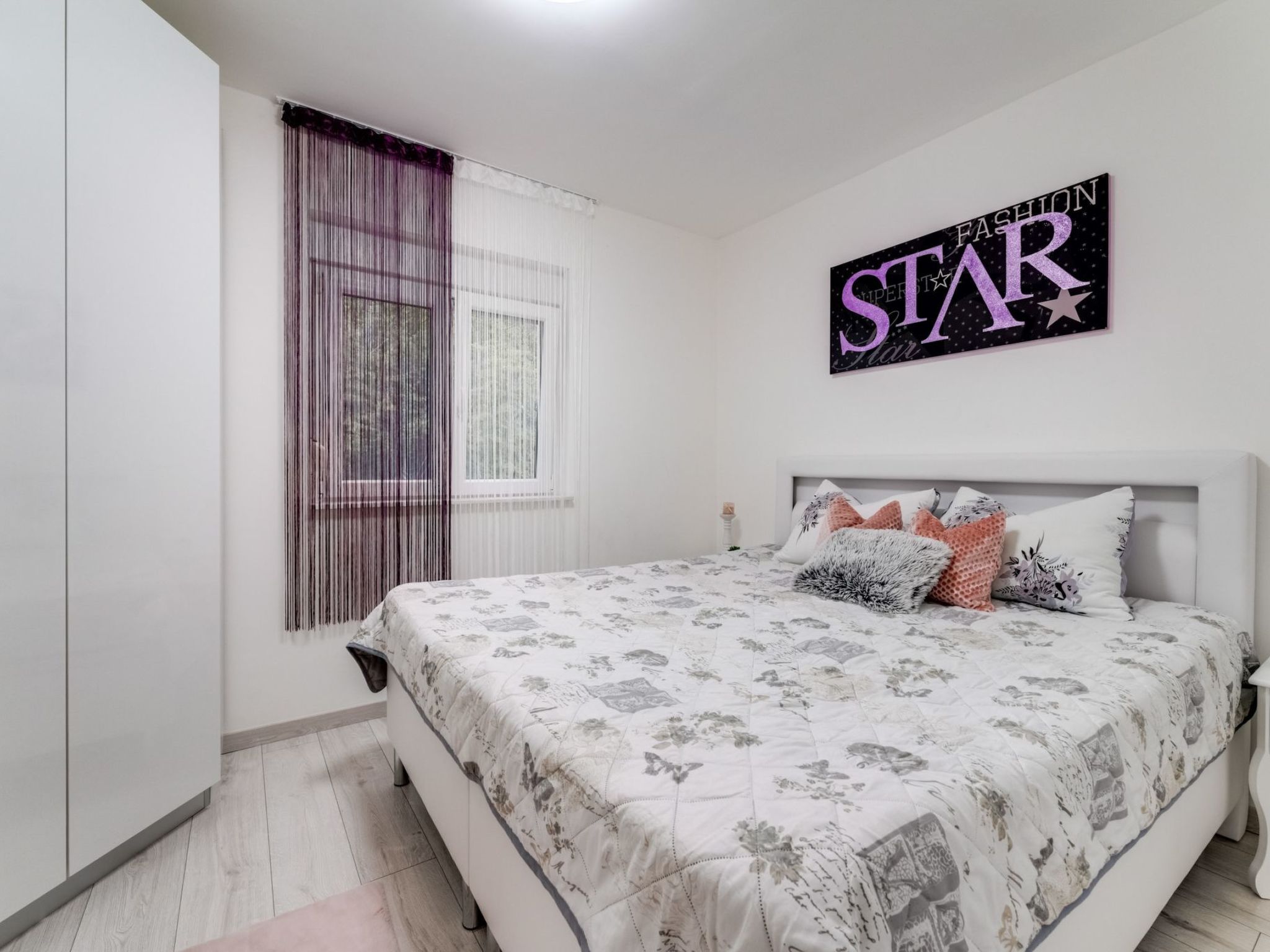 Neue Villa mit Pool und Meerblick-Image-tags.info