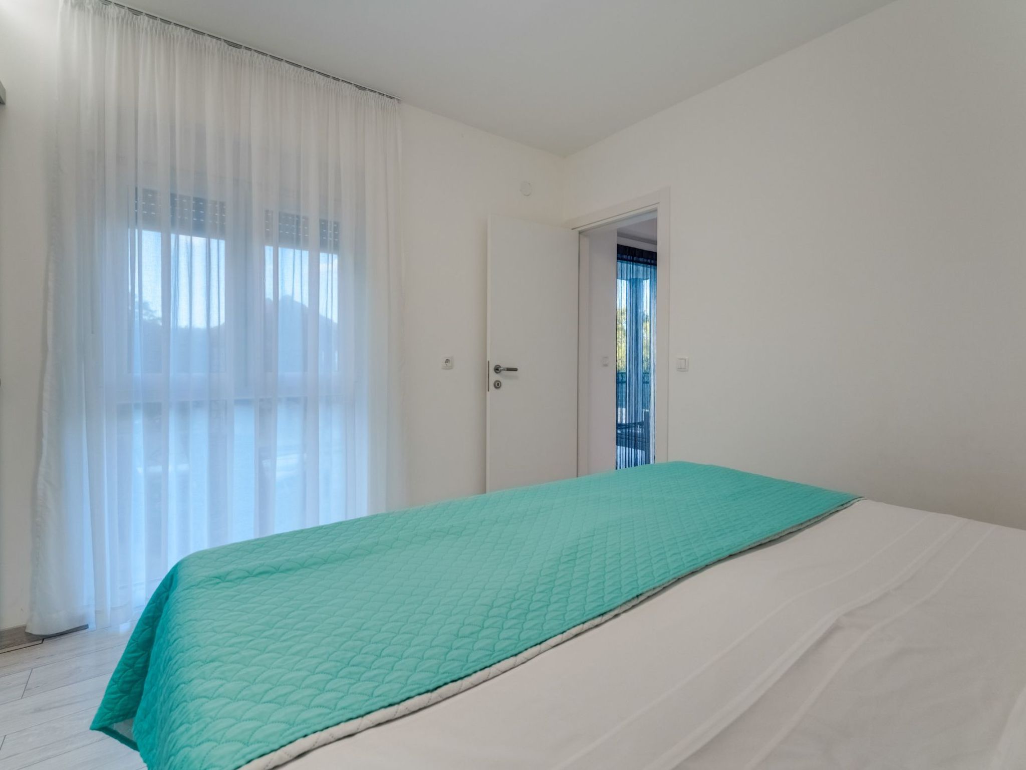 Neue Villa mit Pool und Meerblick-Image-tags.info