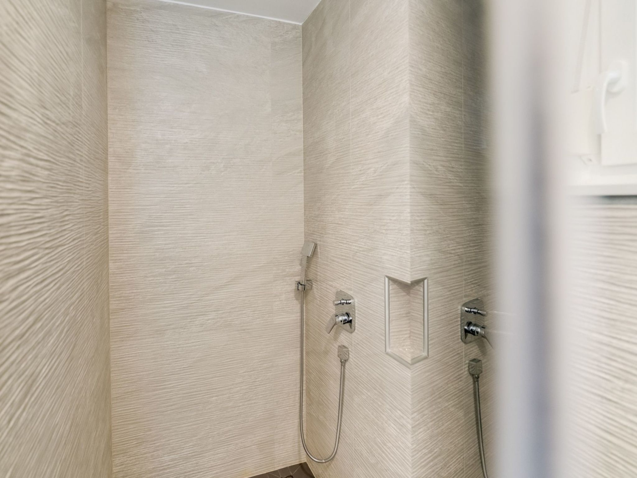 Neue Villa mit Pool und Meerblick-Image-tags.info